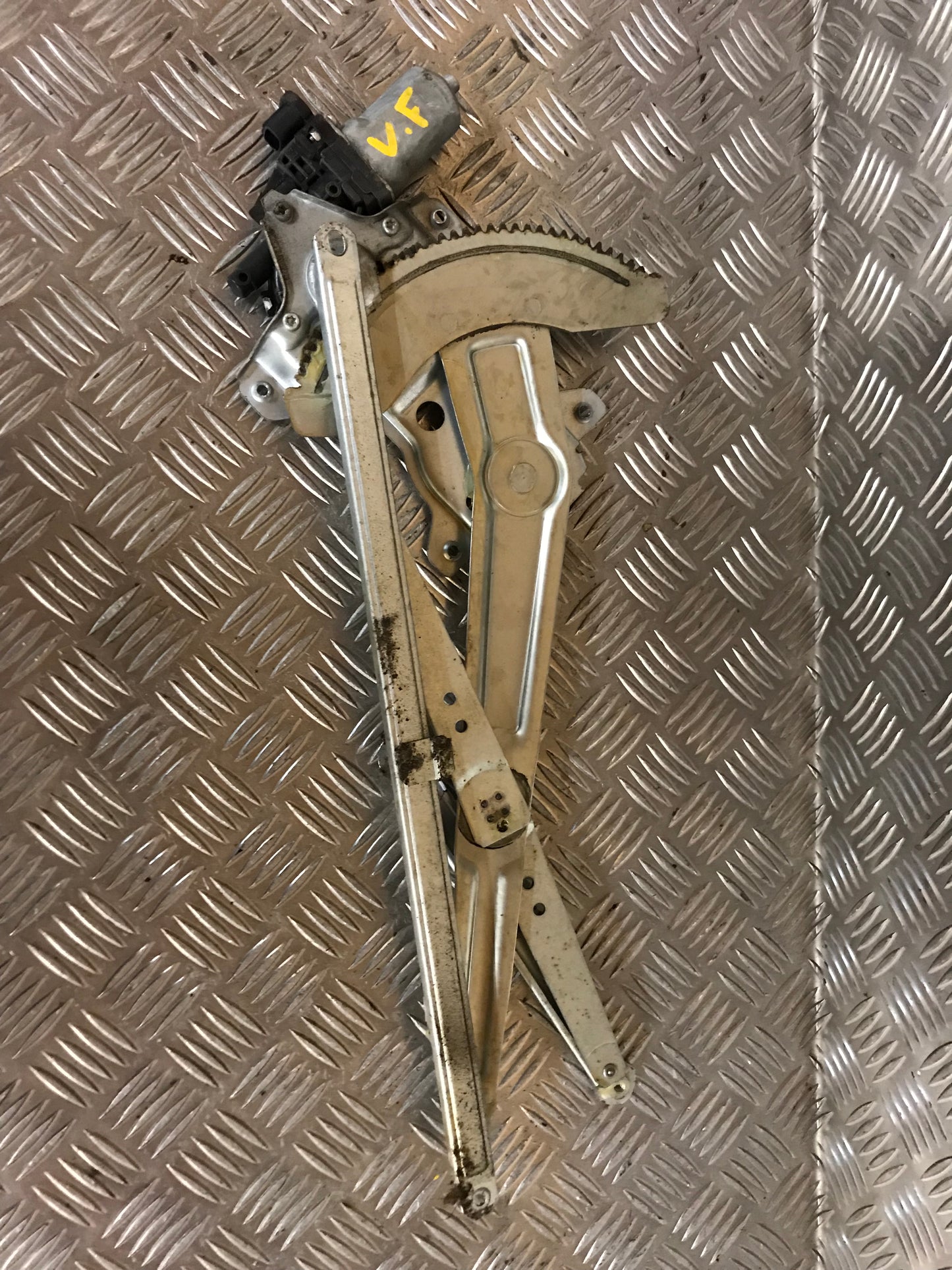 Suzuki Sx4 Rudemotor - Rudehejs Med OEM Nr. Ophugger Fra Suzuki Ophugger