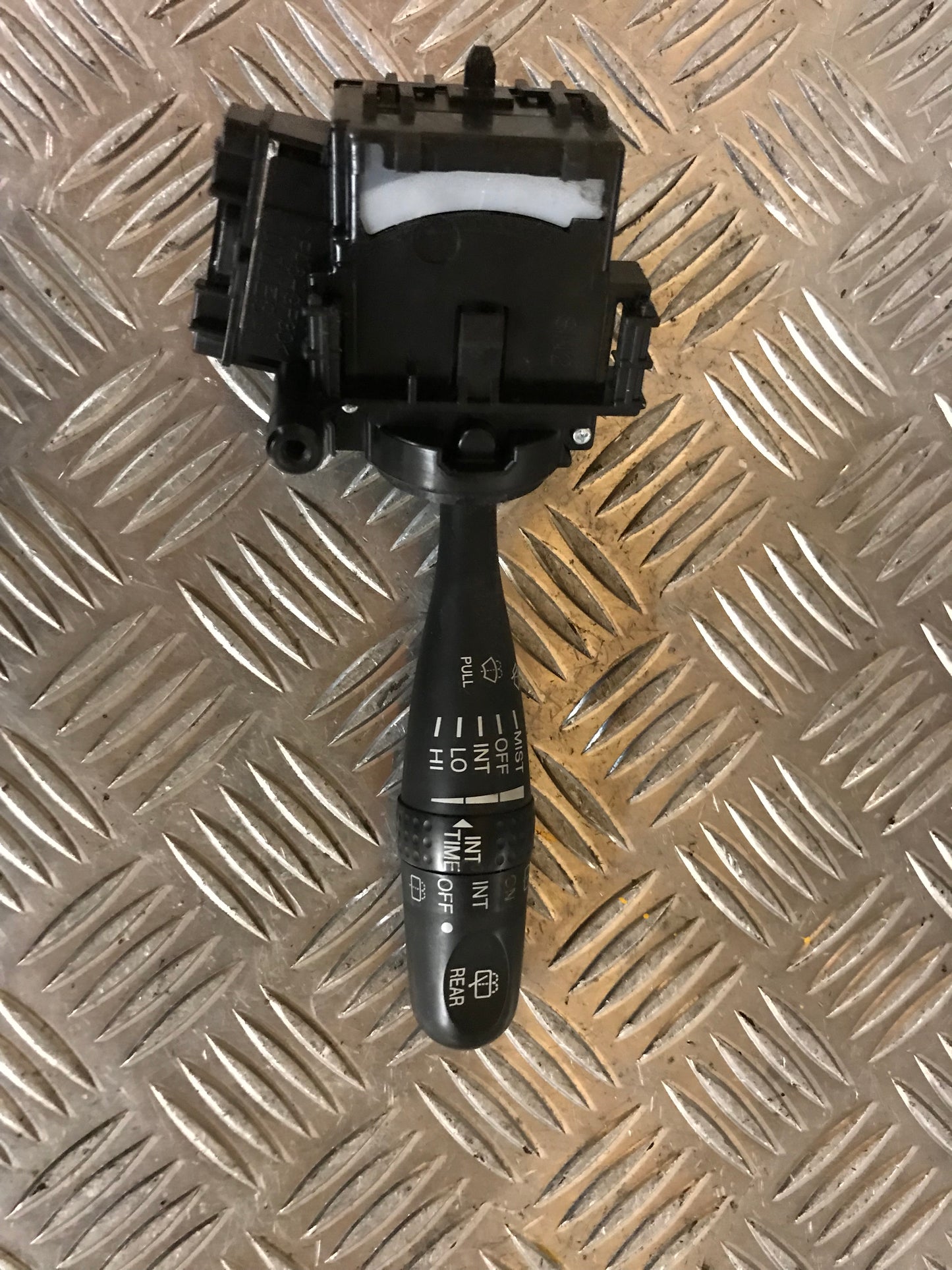 Suzuki Sx4 Kontakt Visker Med OEM Nr. Ophugger Fra Suzuki Ophugger