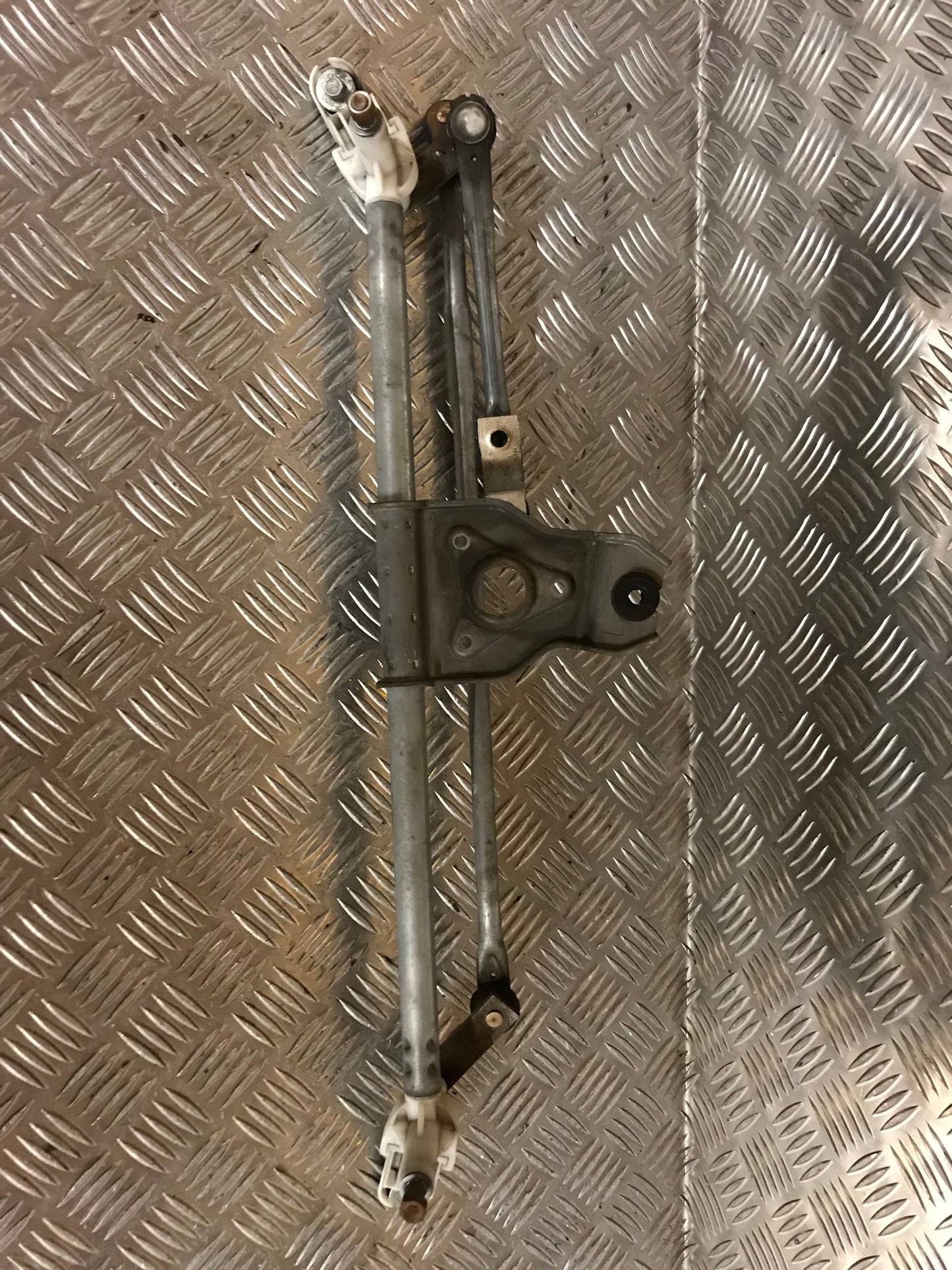 Suzuki Sx4 Viskertræk Med OEM Nr. Ophugger Fra Suzuki Ophugger