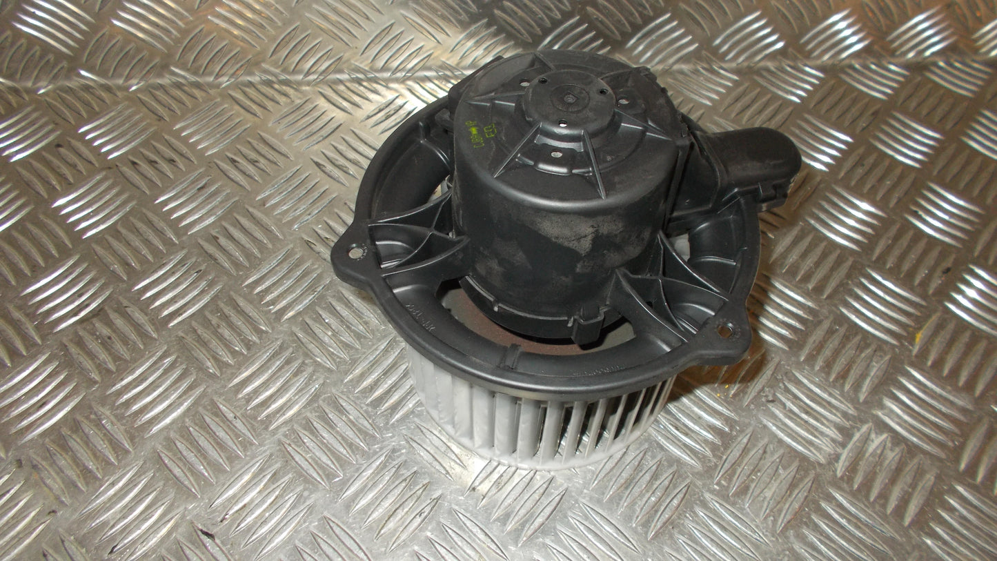 Hyundai I30 Km Varmeblæser Med OEM Nr. Ophugger Fra Hyundai Ophugger