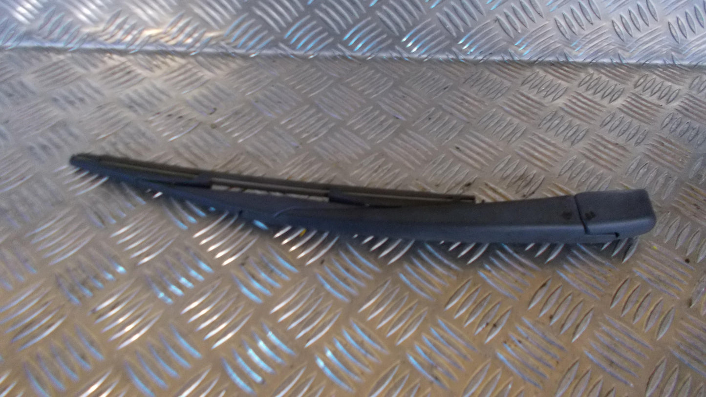 Hyundai I30 Km Viskerarm Med OEM Nr. 988112L000 Fra Hyundai Ophugger