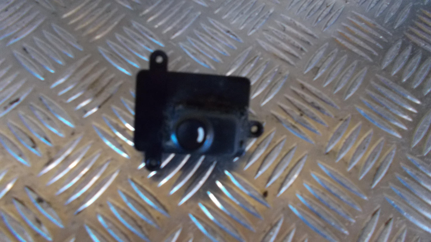 Hyundai I30 Km Kontakt Rudehejs Med OEM Nr. 935752L010 Fra Hyundai Ophugger