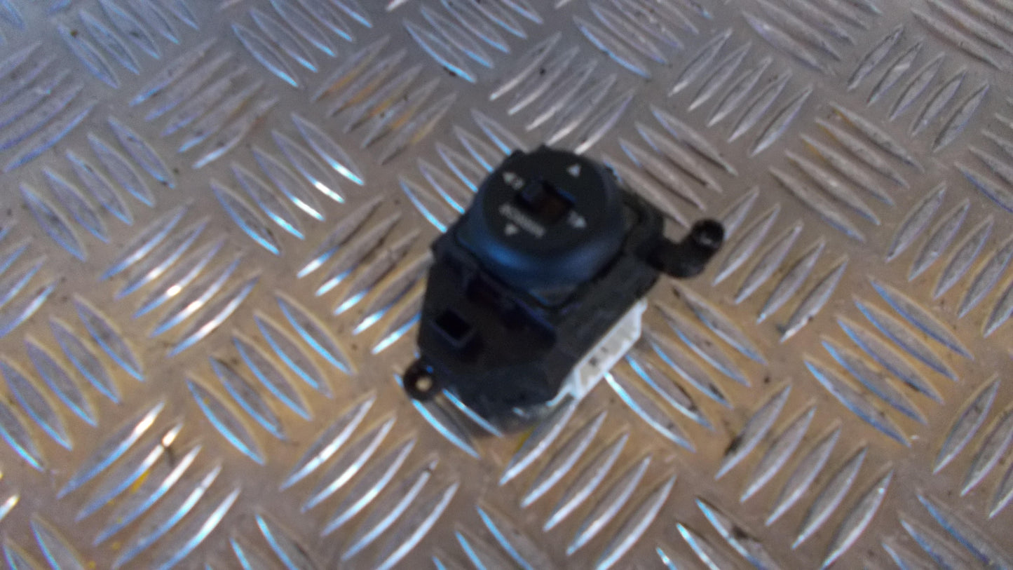 Hyundai I30 Km Kontakt Sidespejl Med OEM Nr. Ophugger Fra Hyundai Ophugger