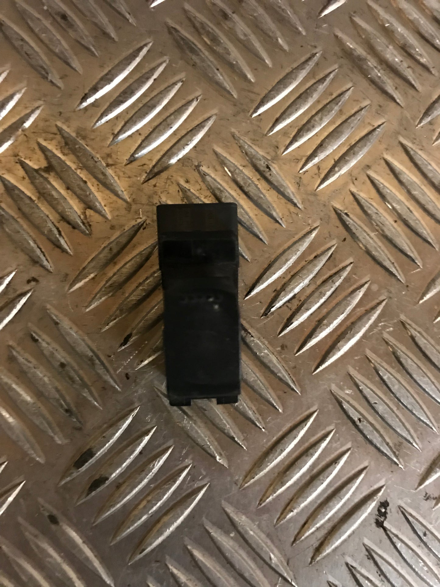 Suzuki SX4 Kontakt Rudehejs Med OEM Nr. Ophugger Fra Suzuki Ophugger