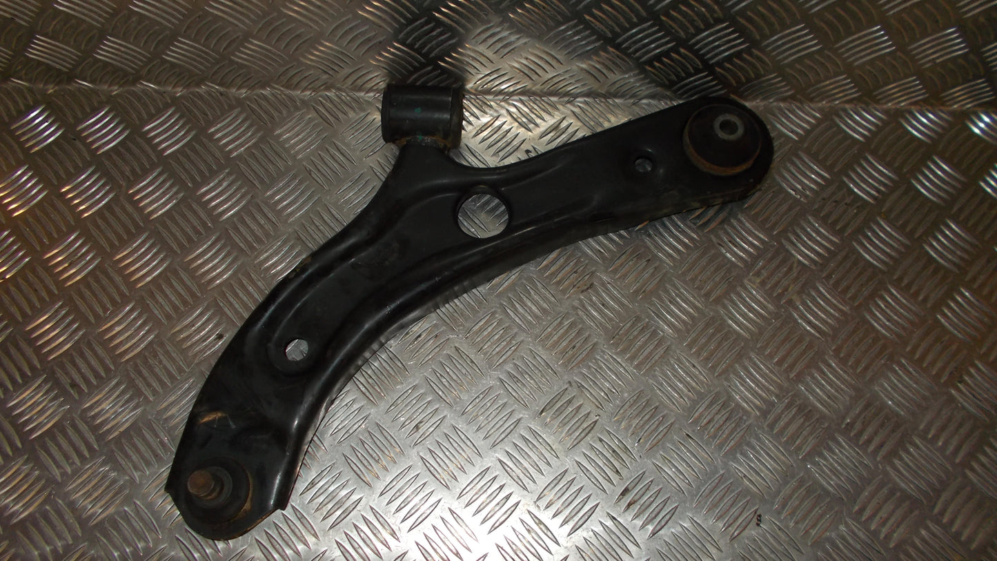 Suzuki Swift Bærearm F.N. V Med OEM Nr. Ophugger Fra Suzuki Ophugger