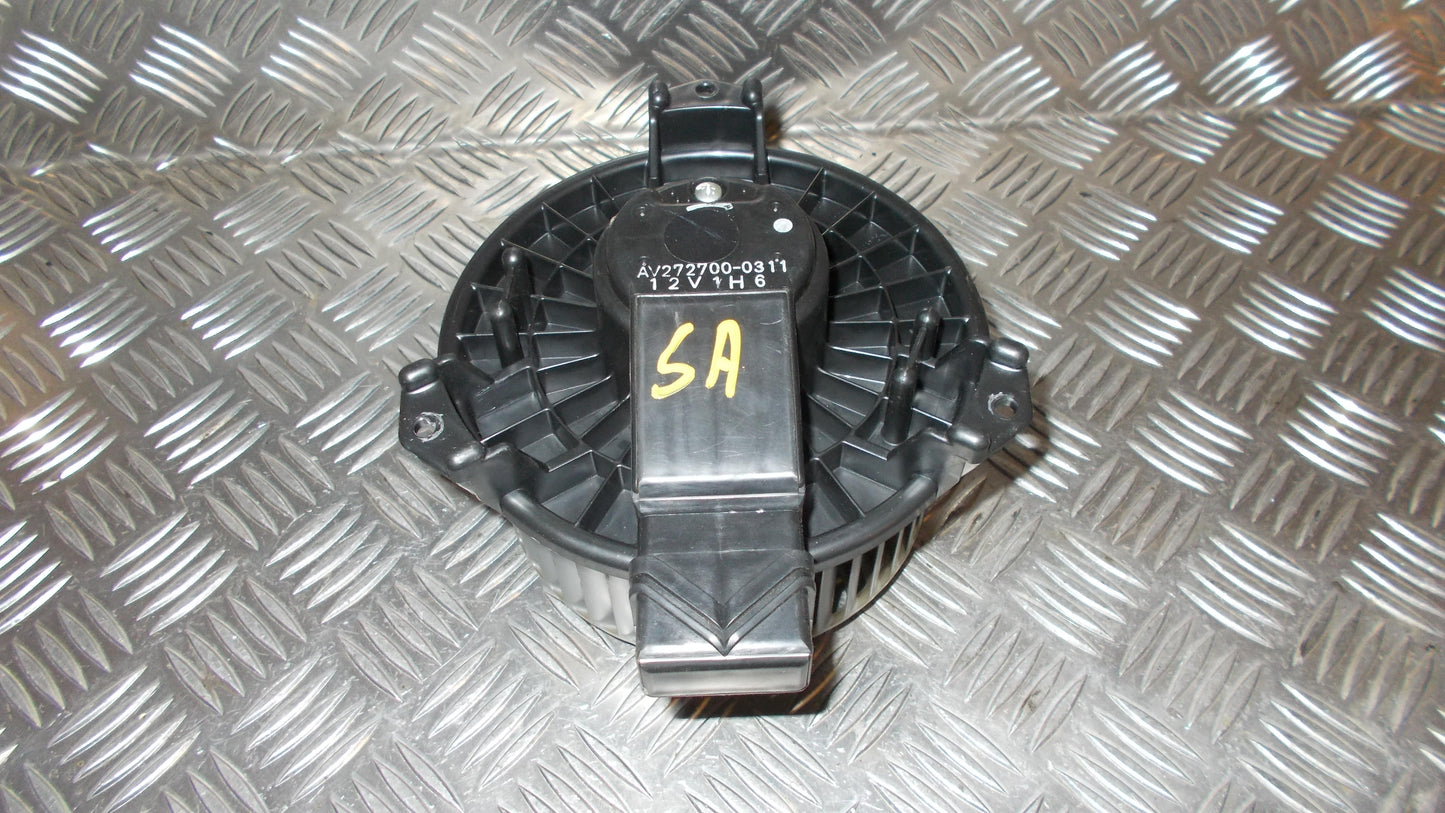 Suzuki Swift Varmeblæser Med OEM Nr. Ophugger Fra Suzuki Ophugger