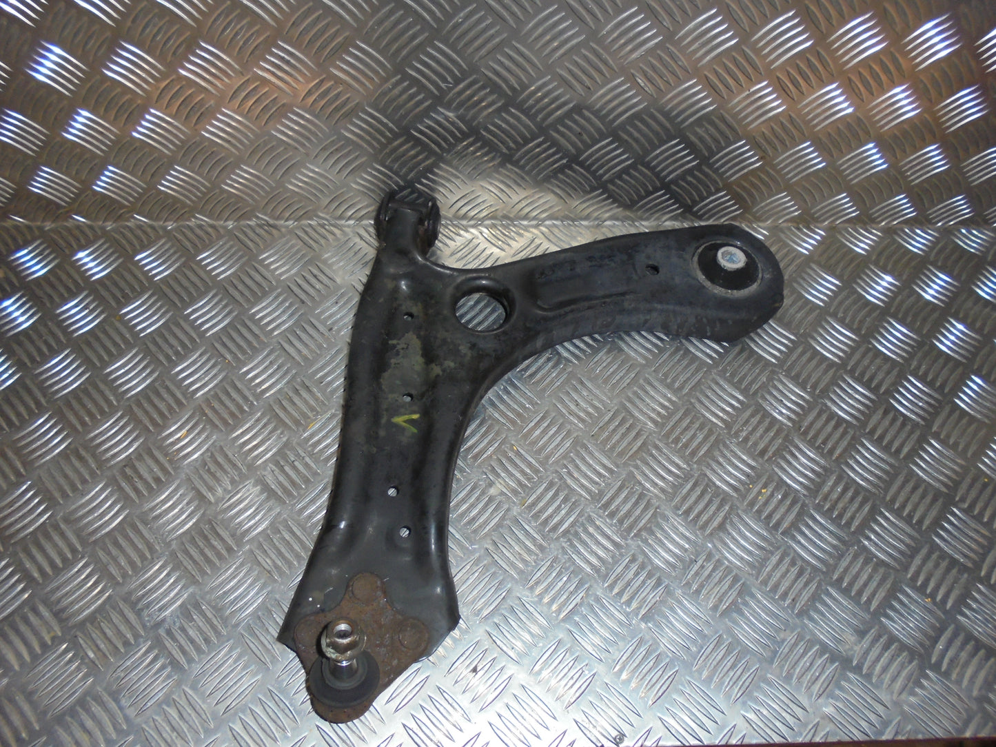 VW Polo 6R Bærearm F.N. V Med OEM Nr. 6R0407151F Fra VW Ophugger