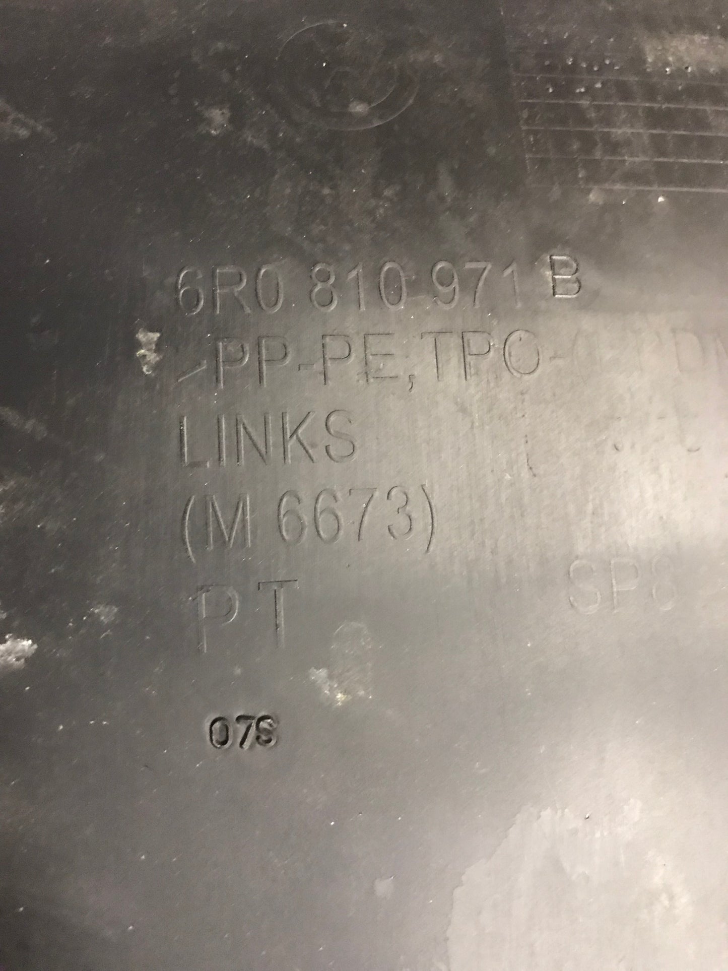 VW Polo 6R Inderskærm Med OEM Nr. 6R0810971C Fra VW Ophugger