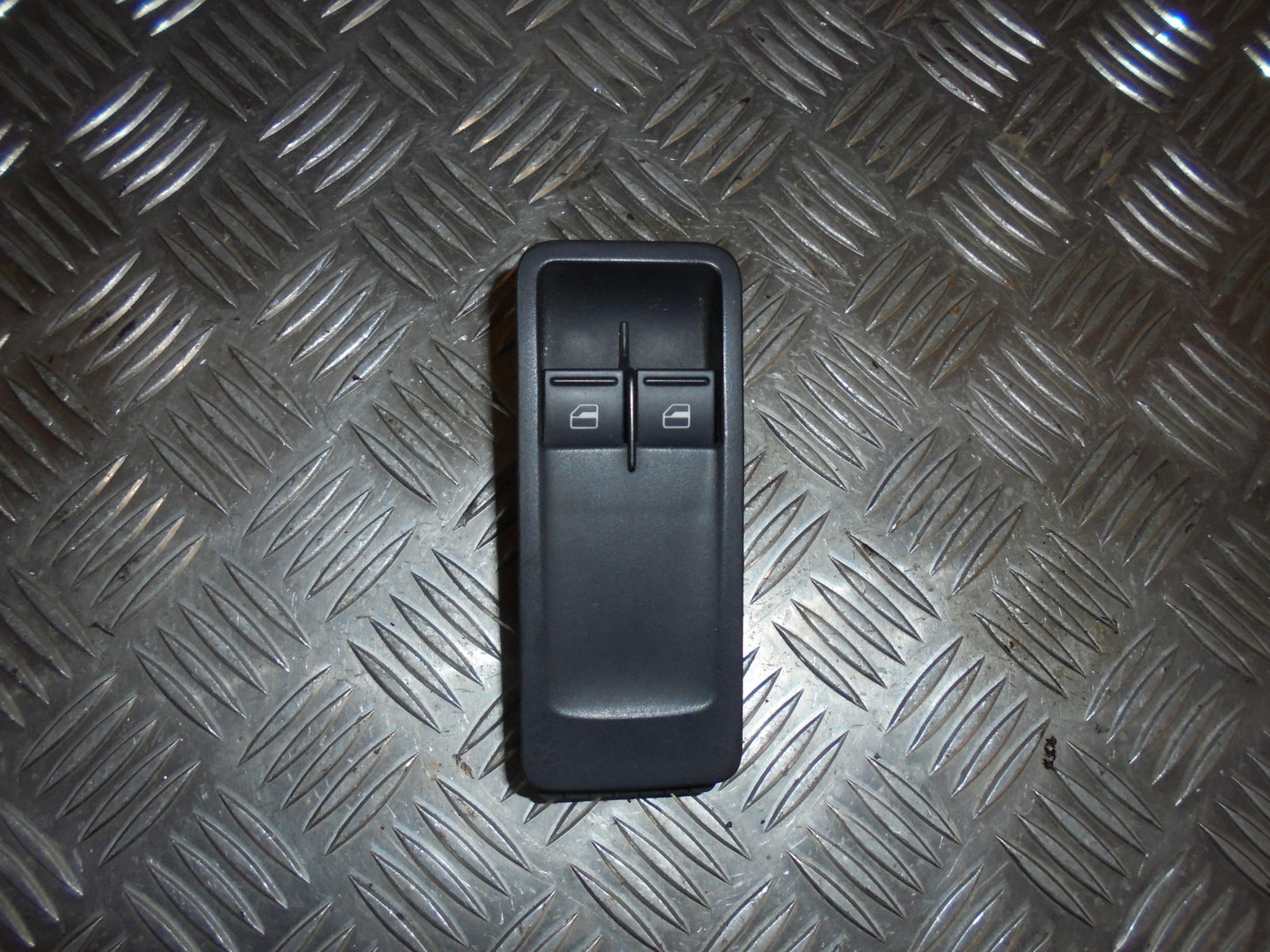 VW Polo 6R Kontakt Rudehejs Med OEM Nr. 1K3959857A Fra VW Ophugger