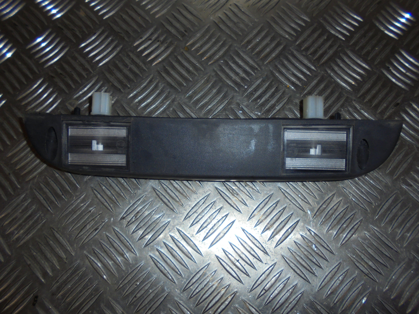 Renault Kangoo 2 Nummerpladelygte Med OEM Nr. Ophugger Fra Renault Ophugger