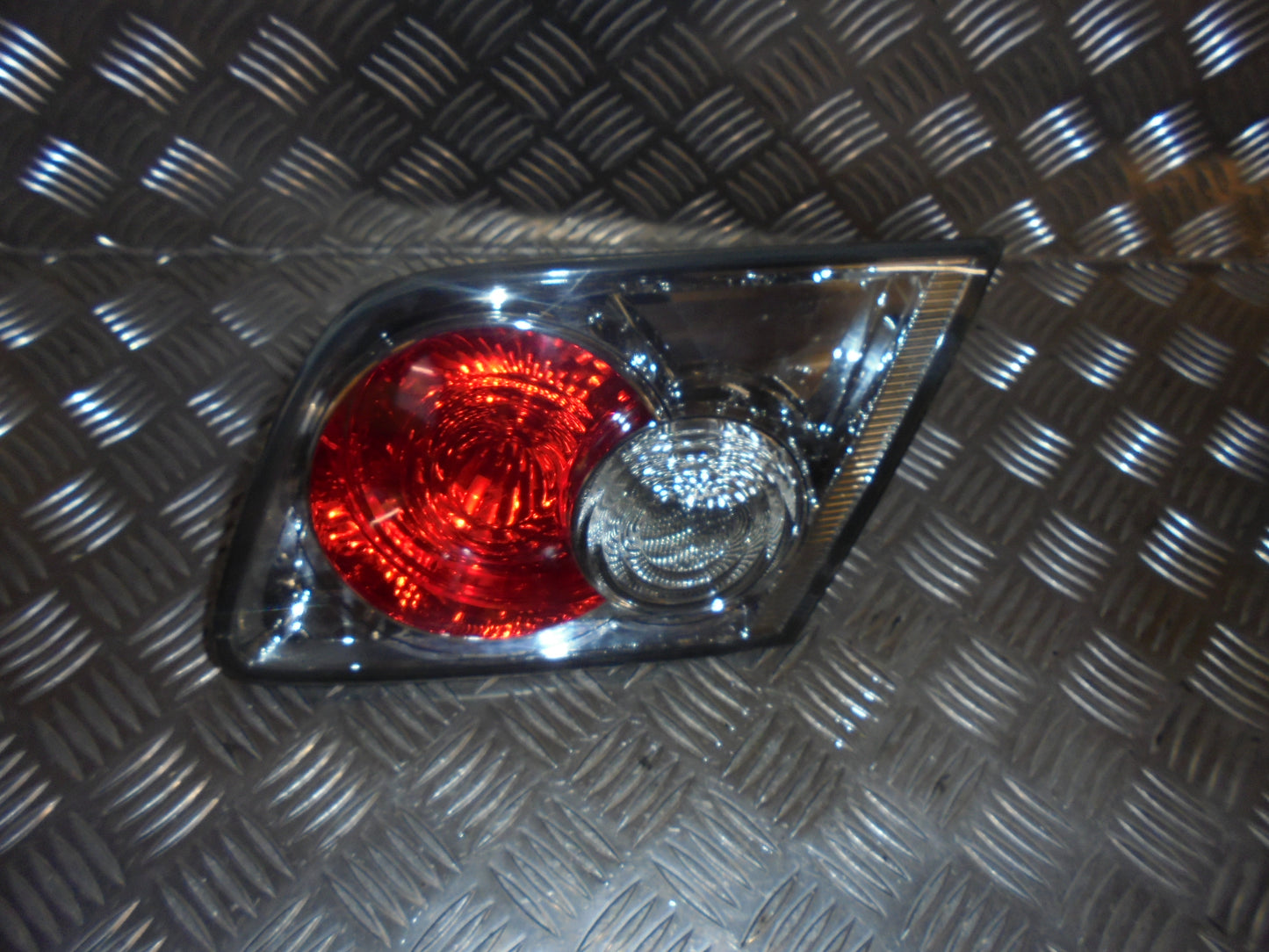 Mazda 6 Gg/Gy Baglygte Med OEM Nr. Ophugger Fra Mazda Ophugger