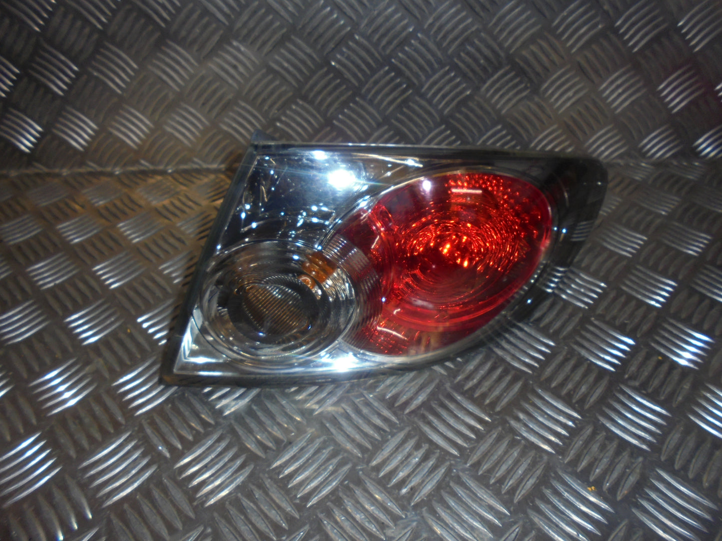 Mazda 6 Gg/Gy Baglygte Med OEM Nr. Ophugger Fra Mazda Ophugger