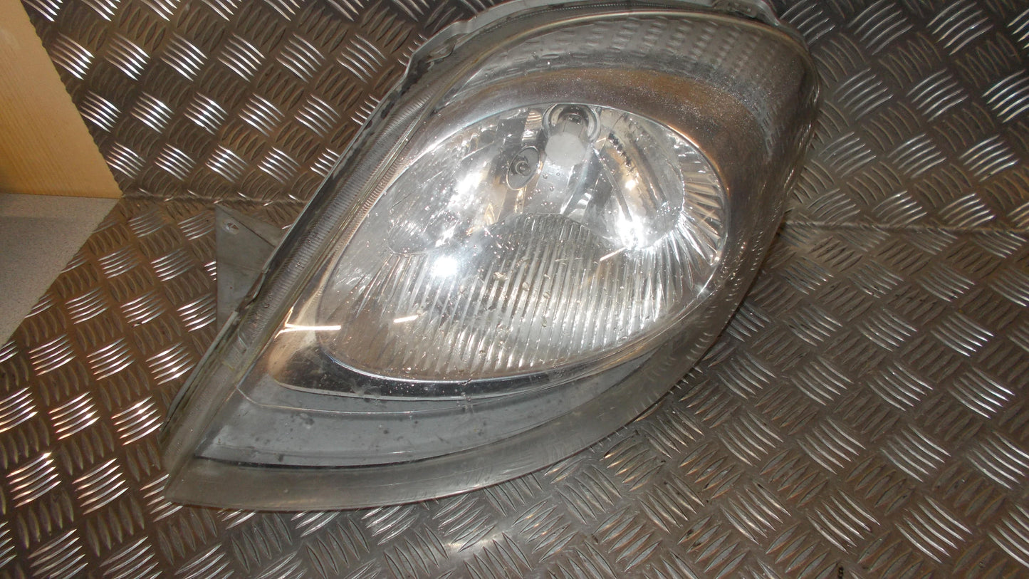 Opel Vivaro 1 Forlygte Med OEM Nr. 7700311371VALEO Fra Opel Ophugger