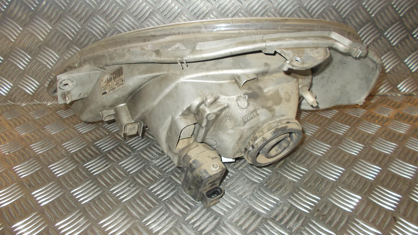 Opel Vivaro 1 Forlygte Med OEM Nr. 7700311372VALEO Fra Opel Ophugger