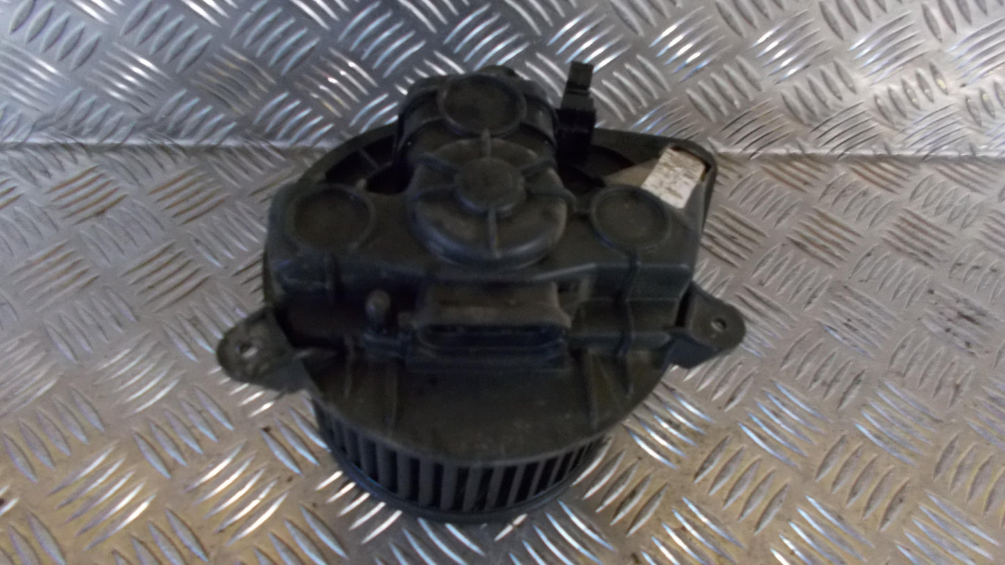 Opel Vivaro 1 Varmeblæser Med OEM Nr. Ophugger Fra Opel Ophugger