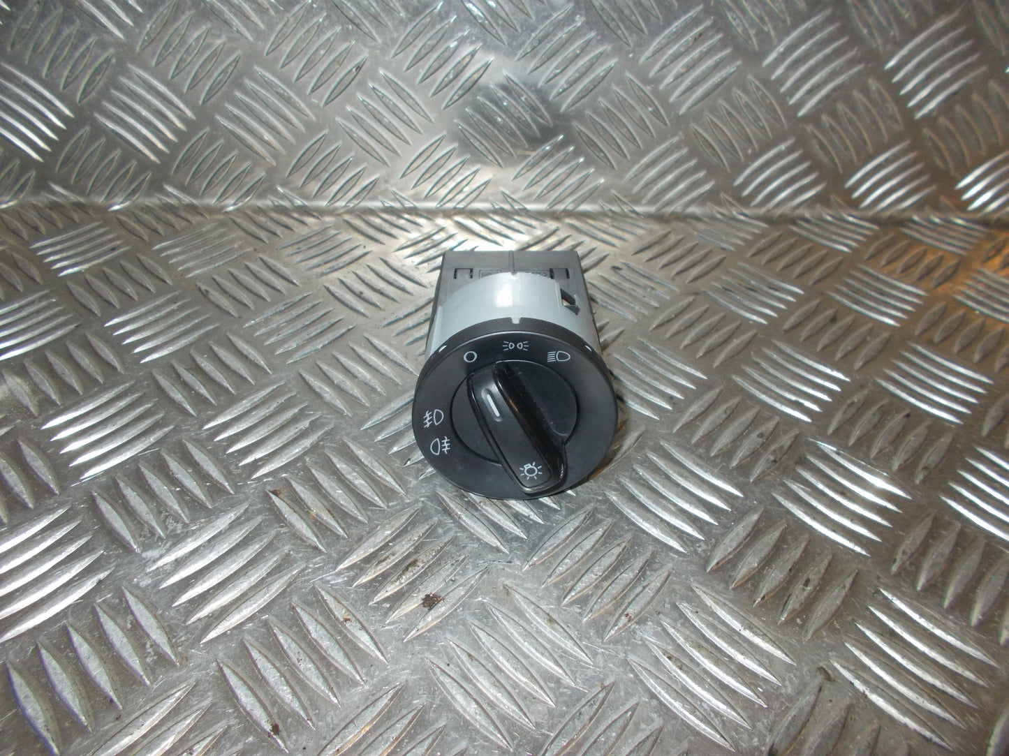 Skoda Citigo Kontakt Lys Med OEM Nr. 1ST941531B Fra Skoda Ophugger