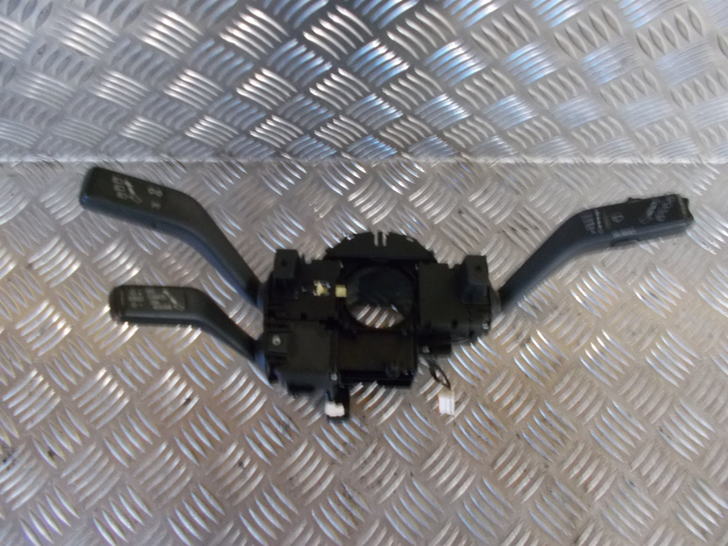 VW Passat 3C Kontakt Combi Med OEM Nr. 3C9953513S Fra VW Ophugger
