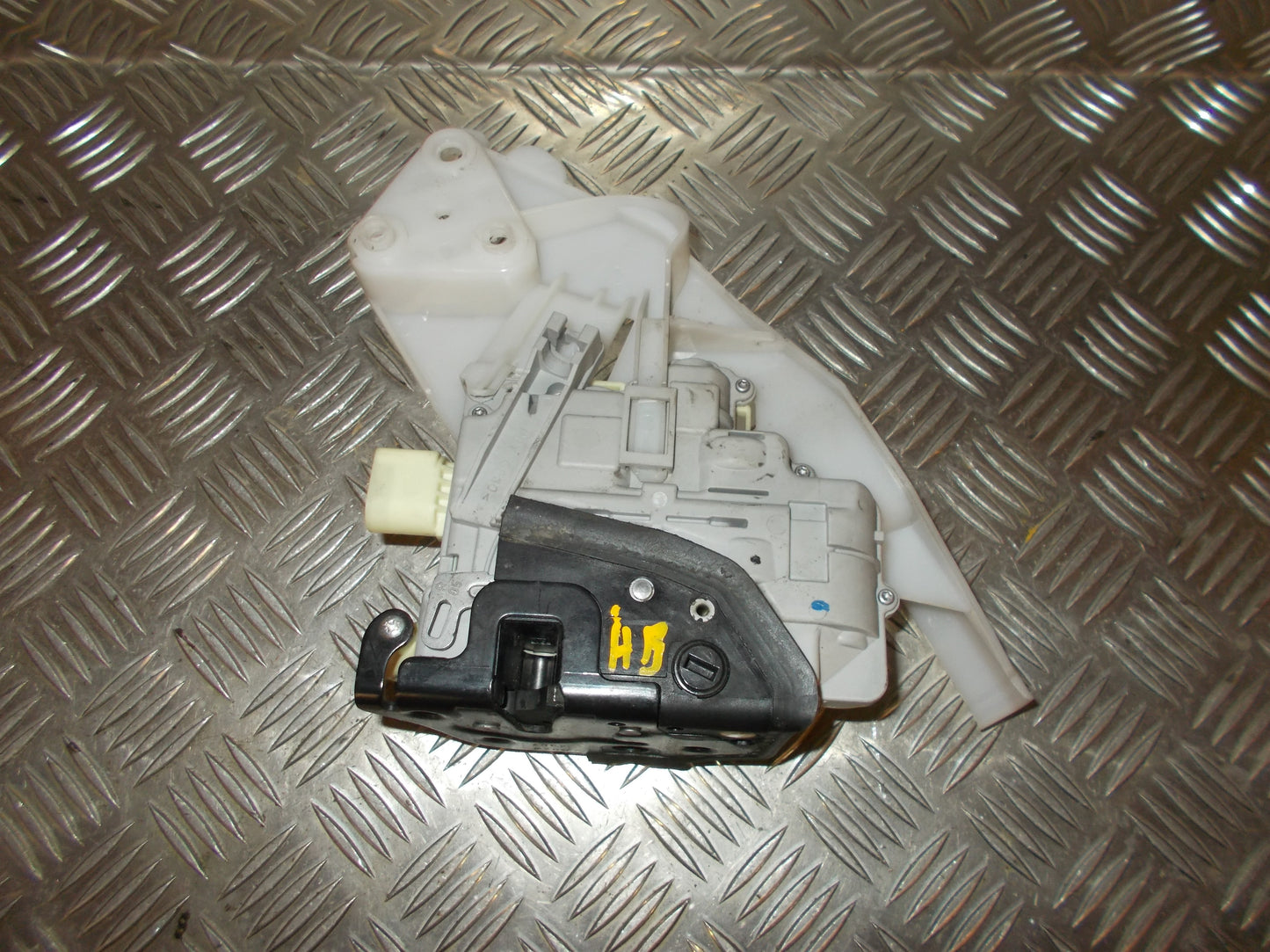 VW Passat 3C Dørlås Med OEM Nr. 3C4839016A Fra VW Ophugger
