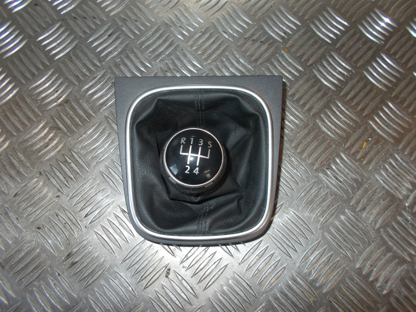 VW Golf 5 1K Gearknop Med OEM Nr. 1K0711113CD Fra VW Ophugger