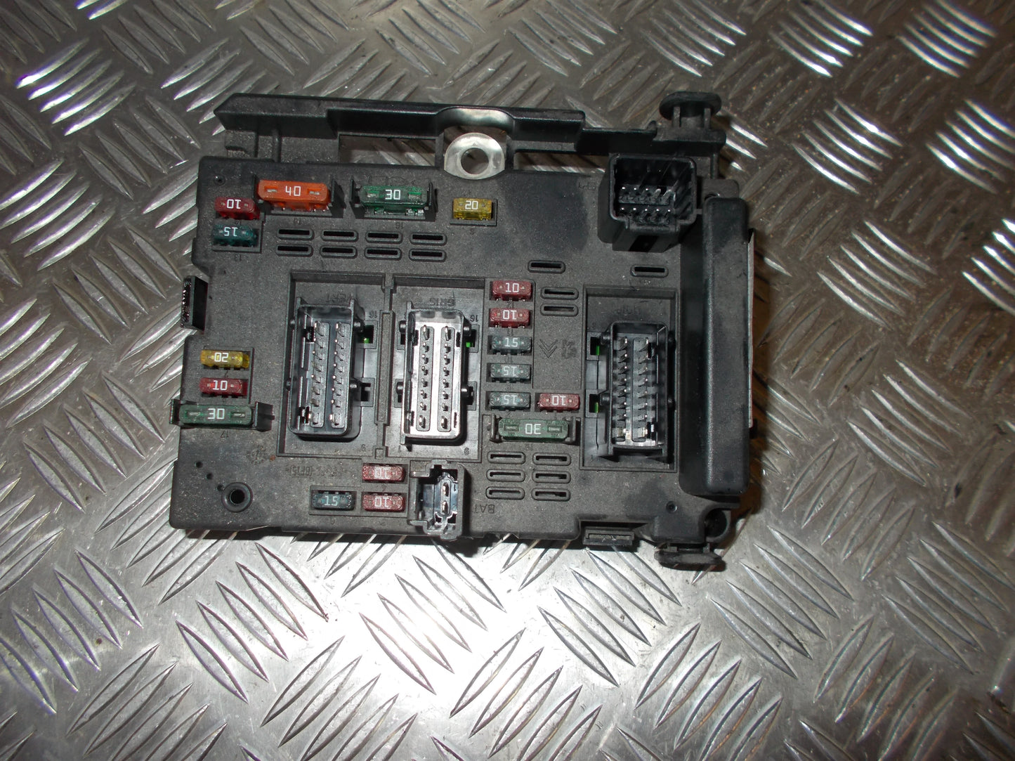 Peugeot 307 Sikringsboks Med OEM Nr. 9650663880 Fra Peugeot Ophugger