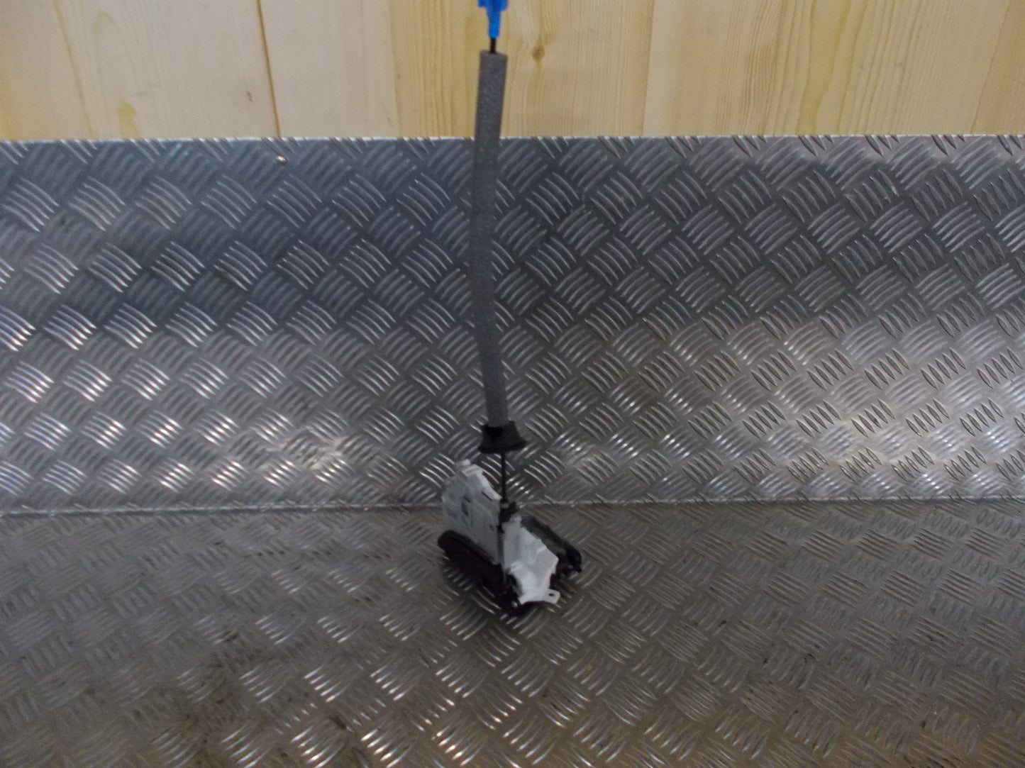 Audi A1 Dørlås Med OEM Nr. 8X0839016E Fra Audi Ophugger