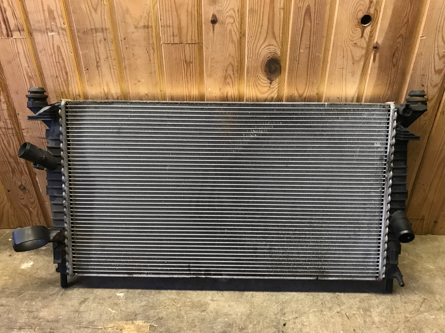 Ford Focus Køler Med OEM Nr. 30683522 Fra Ford Ophugger