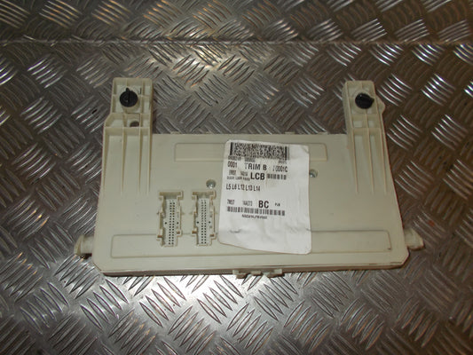 Ford Focus Sikringsboks Med OEM Nr. 7M5T14A073BC Fra Ford Ophugger