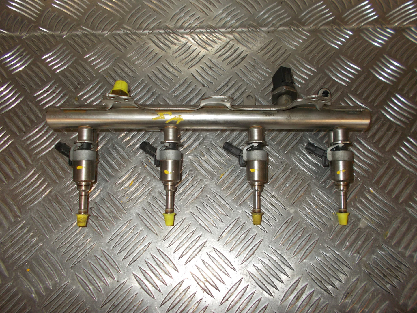 Audi A4 8K Dyse Med OEM Nr. 06J133317J Fra Audi Ophugger