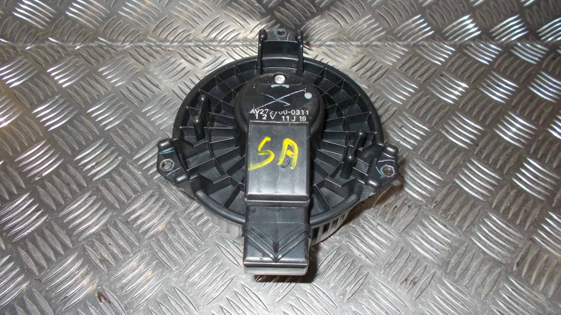 Suzuki SX4 Varmeblæser Med OEM Nr. AV2727000311 Fra Suzuki Ophugger