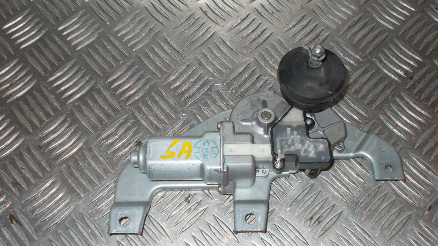Suzuki Sx4 Bagrudevisker Motor Med OEM Nr. Ophugger Fra Suzuki Ophugger
