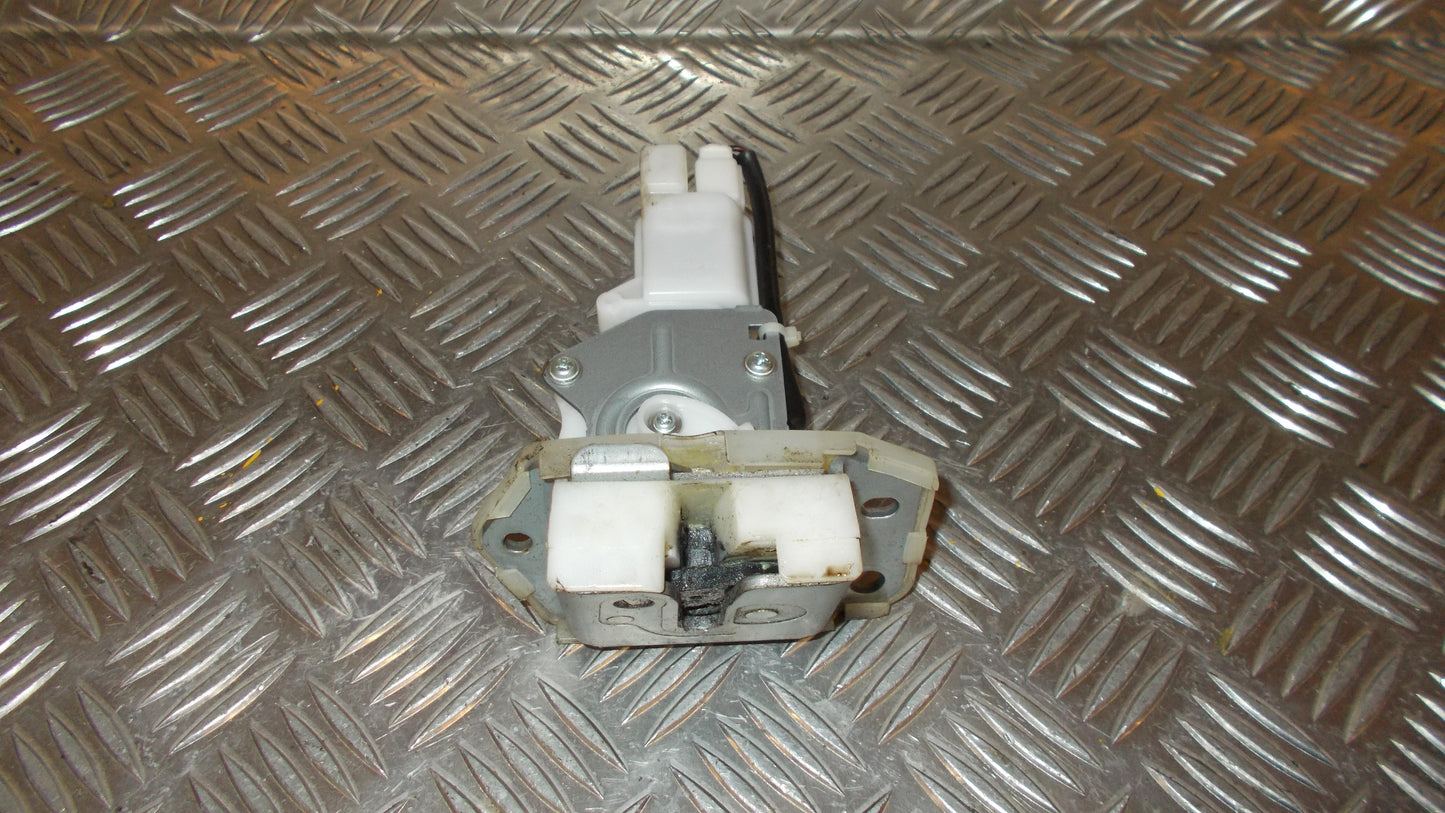 Suzuki Sx4 Dørlås Med OEM Nr. Ophugger Fra Suzuki Ophugger