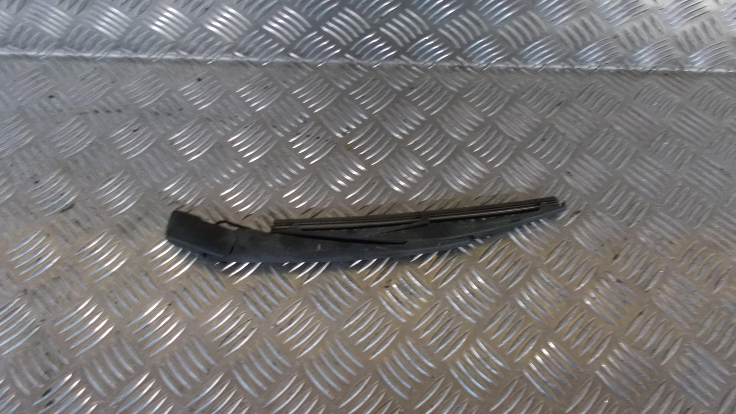 Suzuki Sx4 Viskerarm Med OEM Nr. Ophugger Fra Suzuki Ophugger