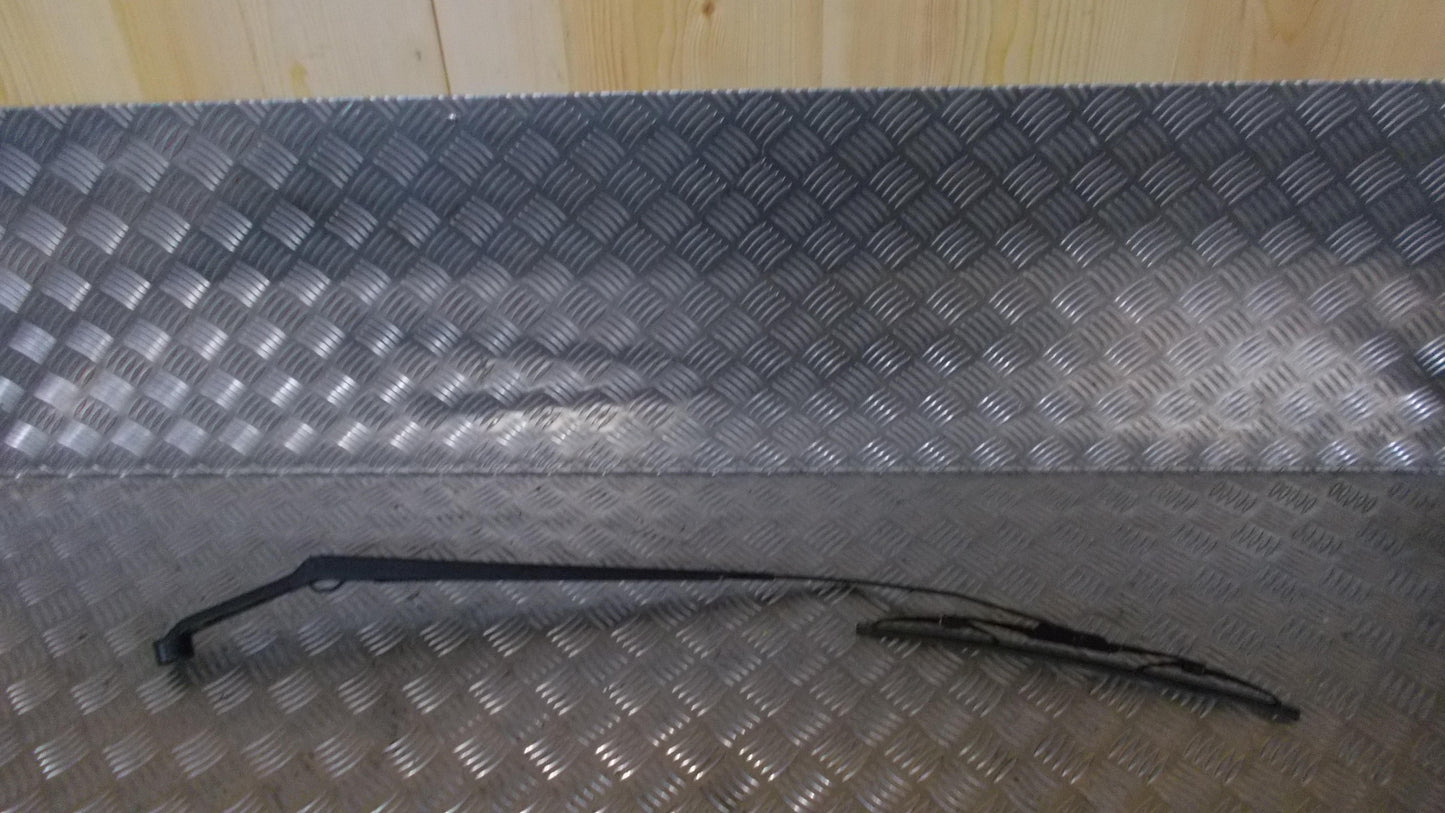 Suzuki Sx4 Viskerarm Med OEM Nr. Ophugger Fra Suzuki Ophugger