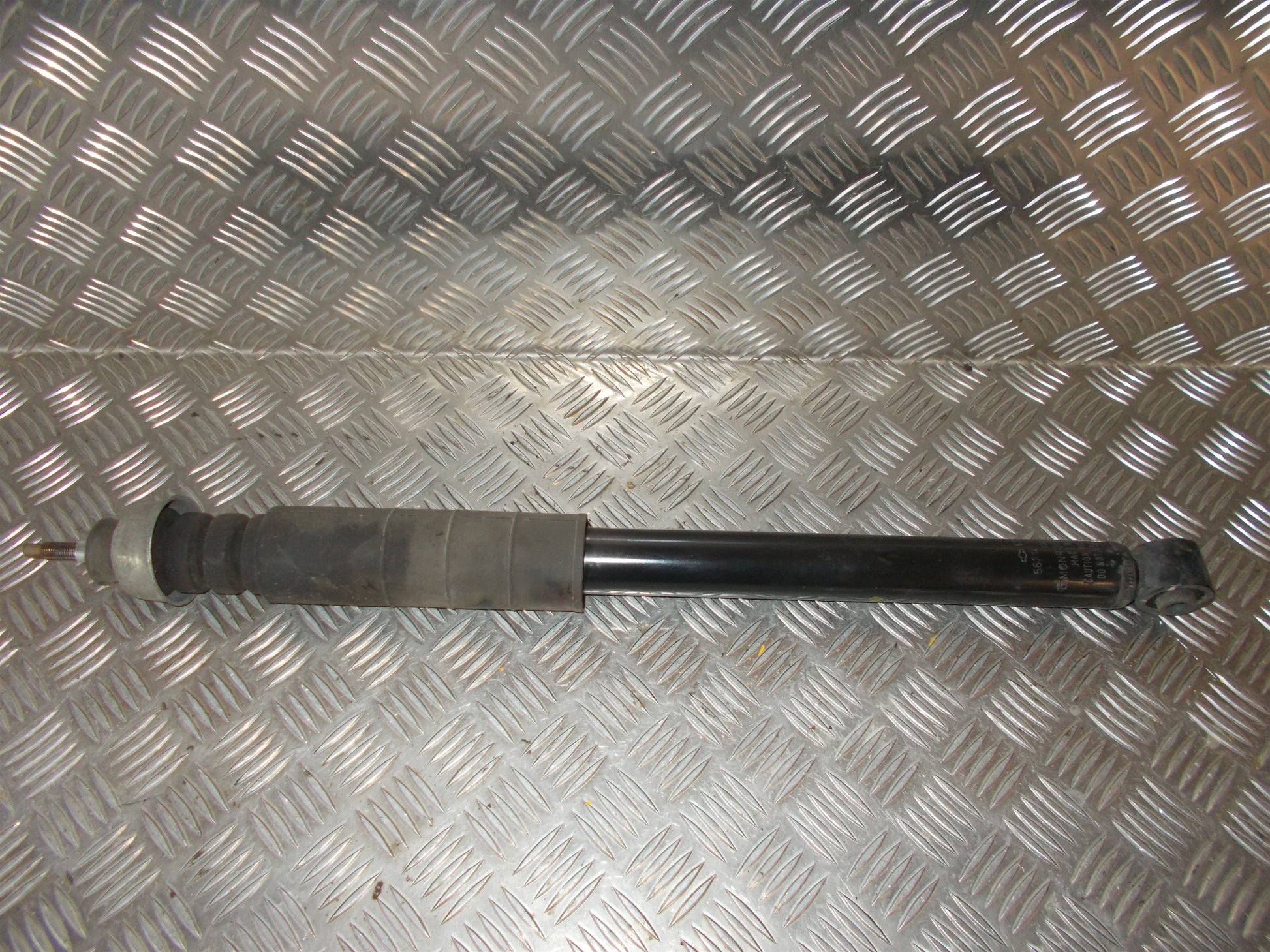 Nissan Note Støddæmper Bag Med OEM Nr. 562103VU0B Fra Nissan Ophugger