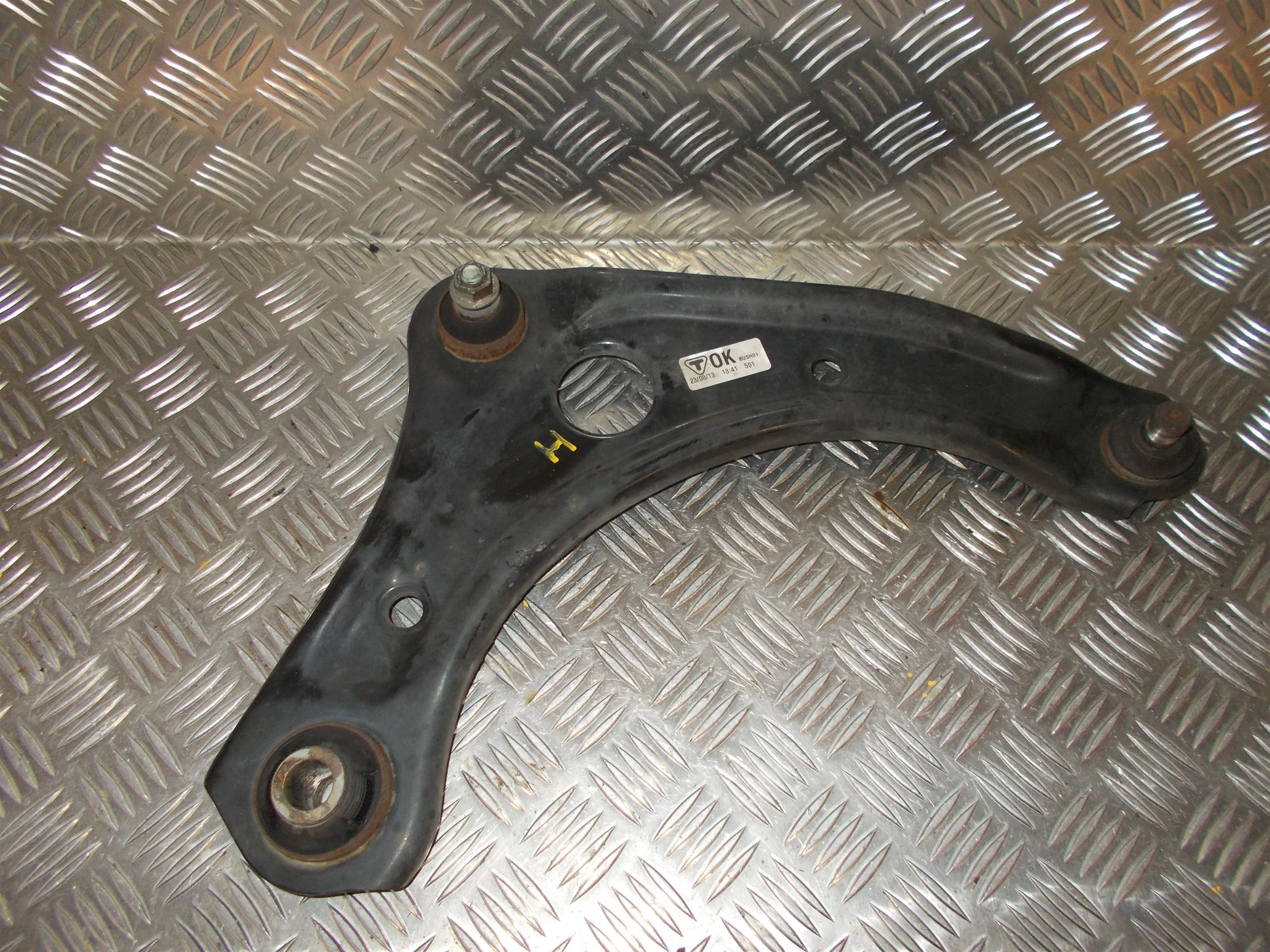 Nissan Note Bærearm F.N. H Med OEM Nr. Ophugger Fra Nissan Ophugger