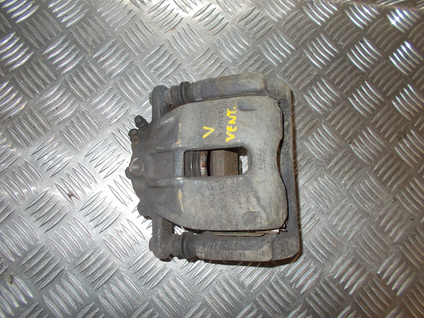 Nissan Note Bremsekaliber Vf Med OEM Nr. Ophugger Fra Nissan Ophugger