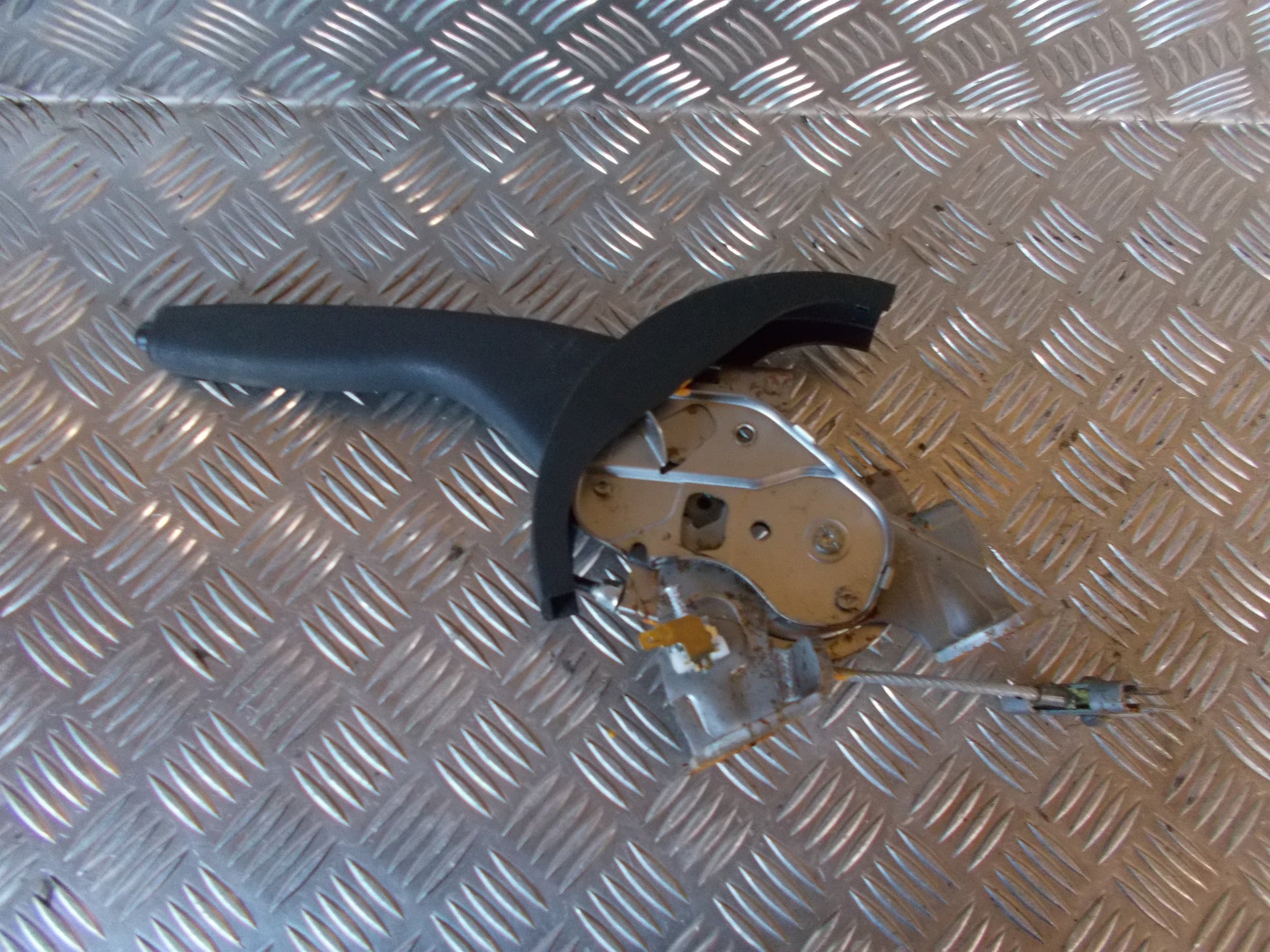 Nissan Note Håndbremse Med OEM Nr. Ophugger Fra Nissan Ophugger