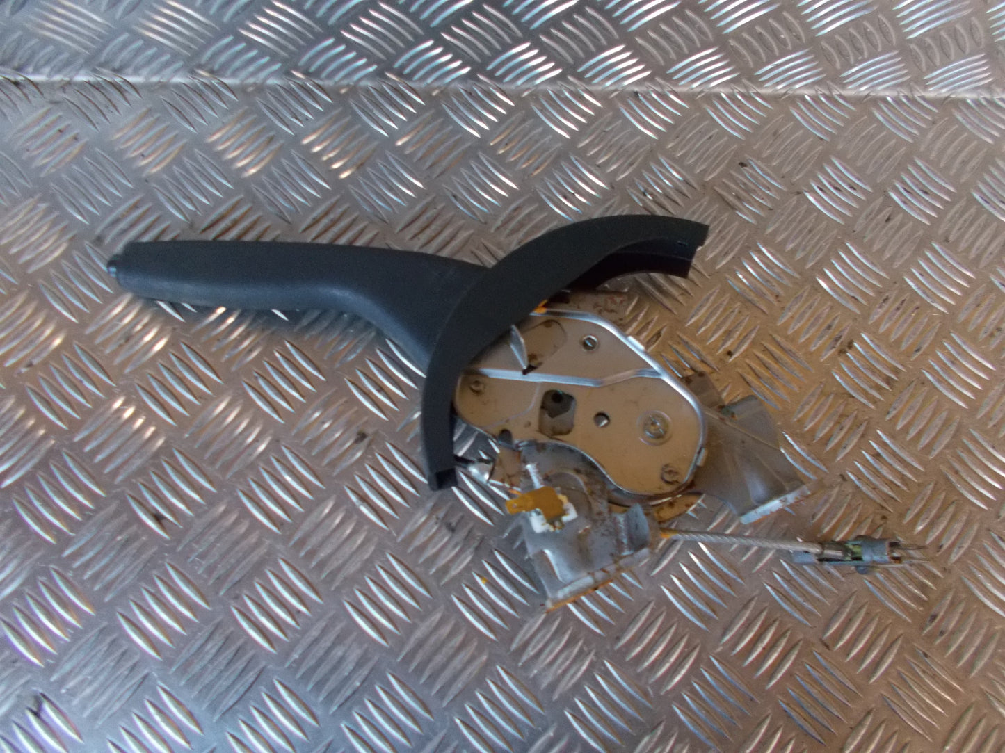 Nissan Note Håndbremse Med OEM Nr. Ophugger Fra Nissan Ophugger