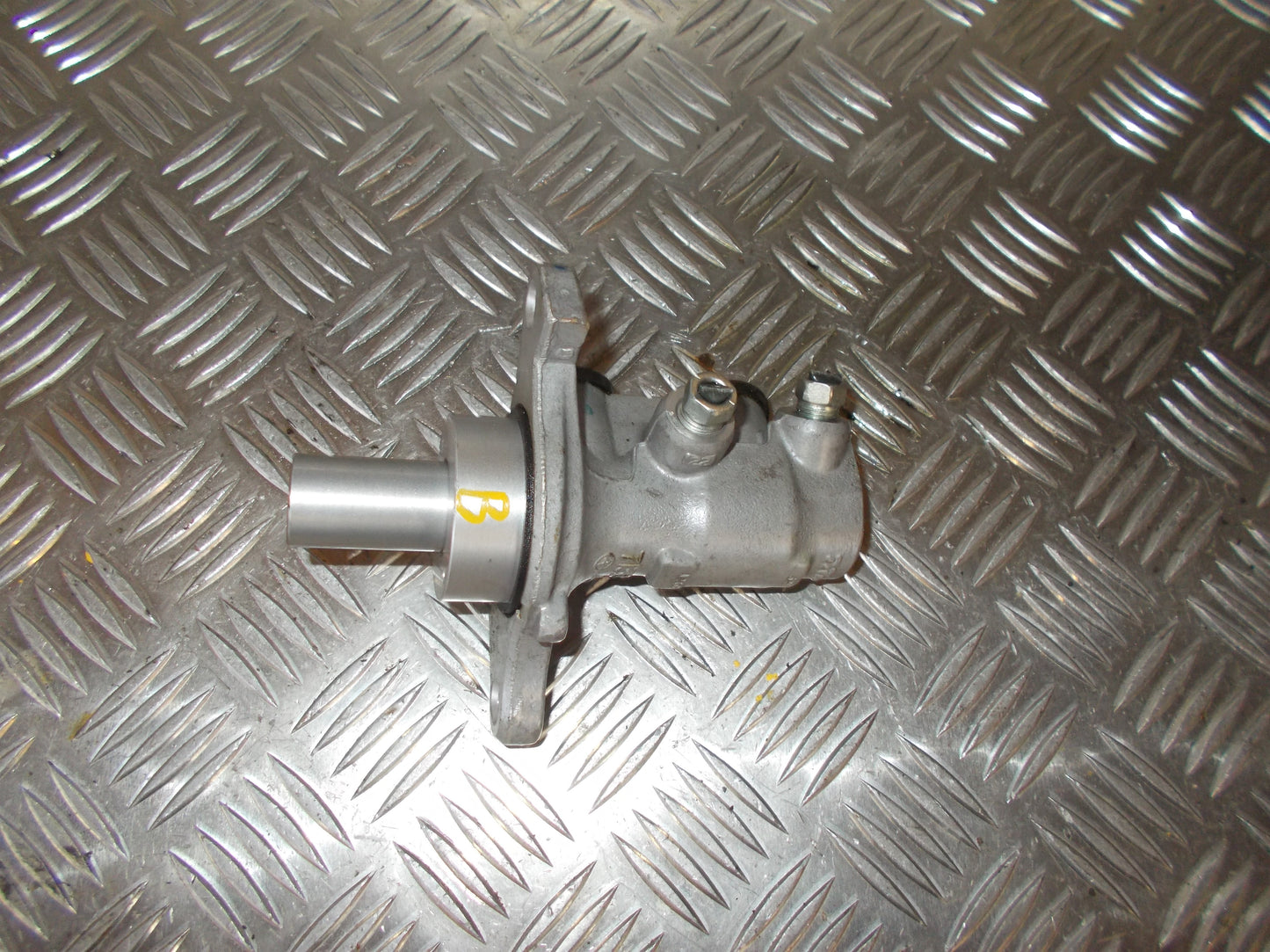 Nissan Note Bremsehovedcylinder Med OEM Nr. TRW Fra Nissan Ophugger