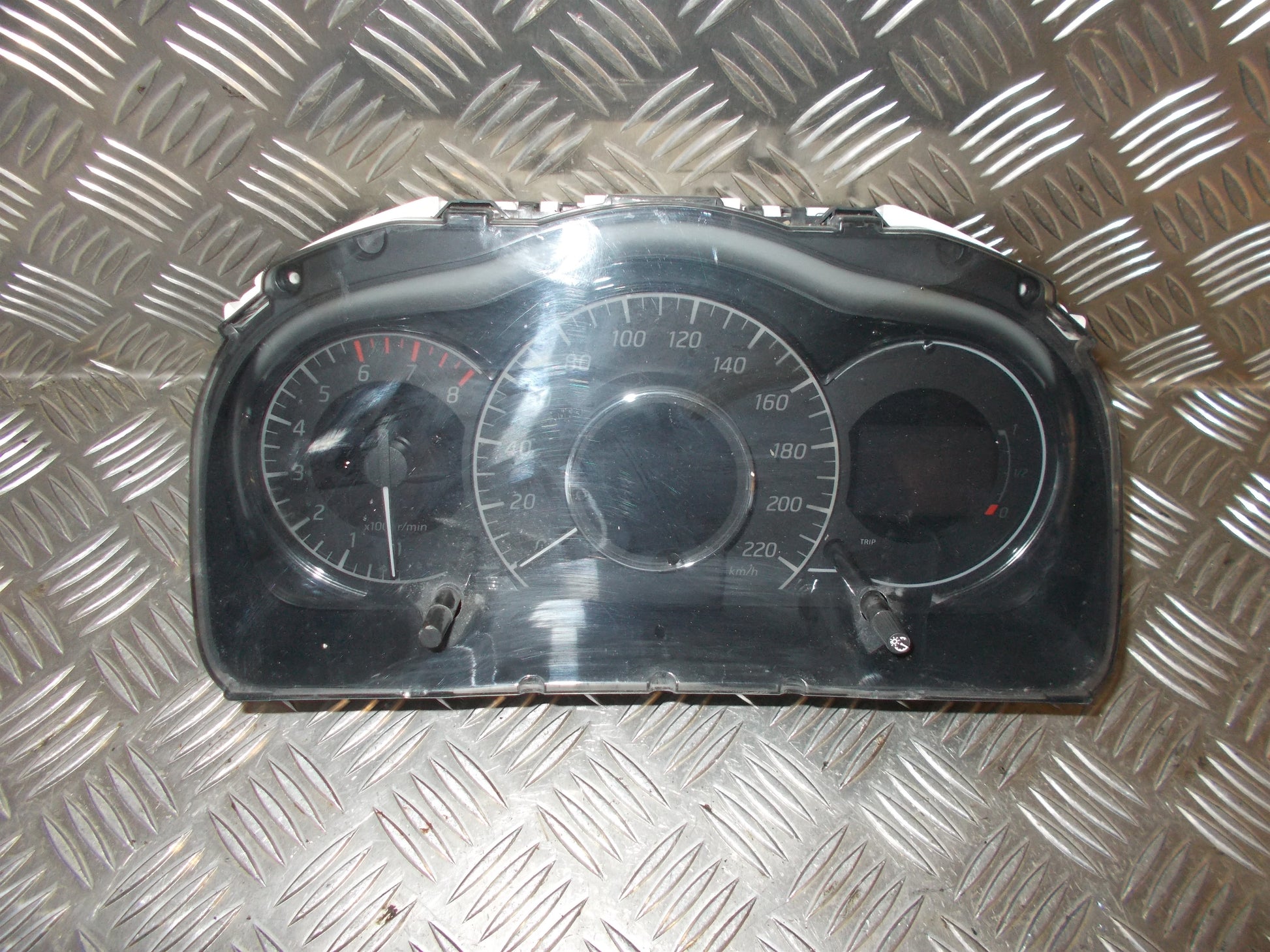 Nissan Note Speedometer - Instrument Med OEM Nr. 248103VV0A Fra Nissan Ophugger