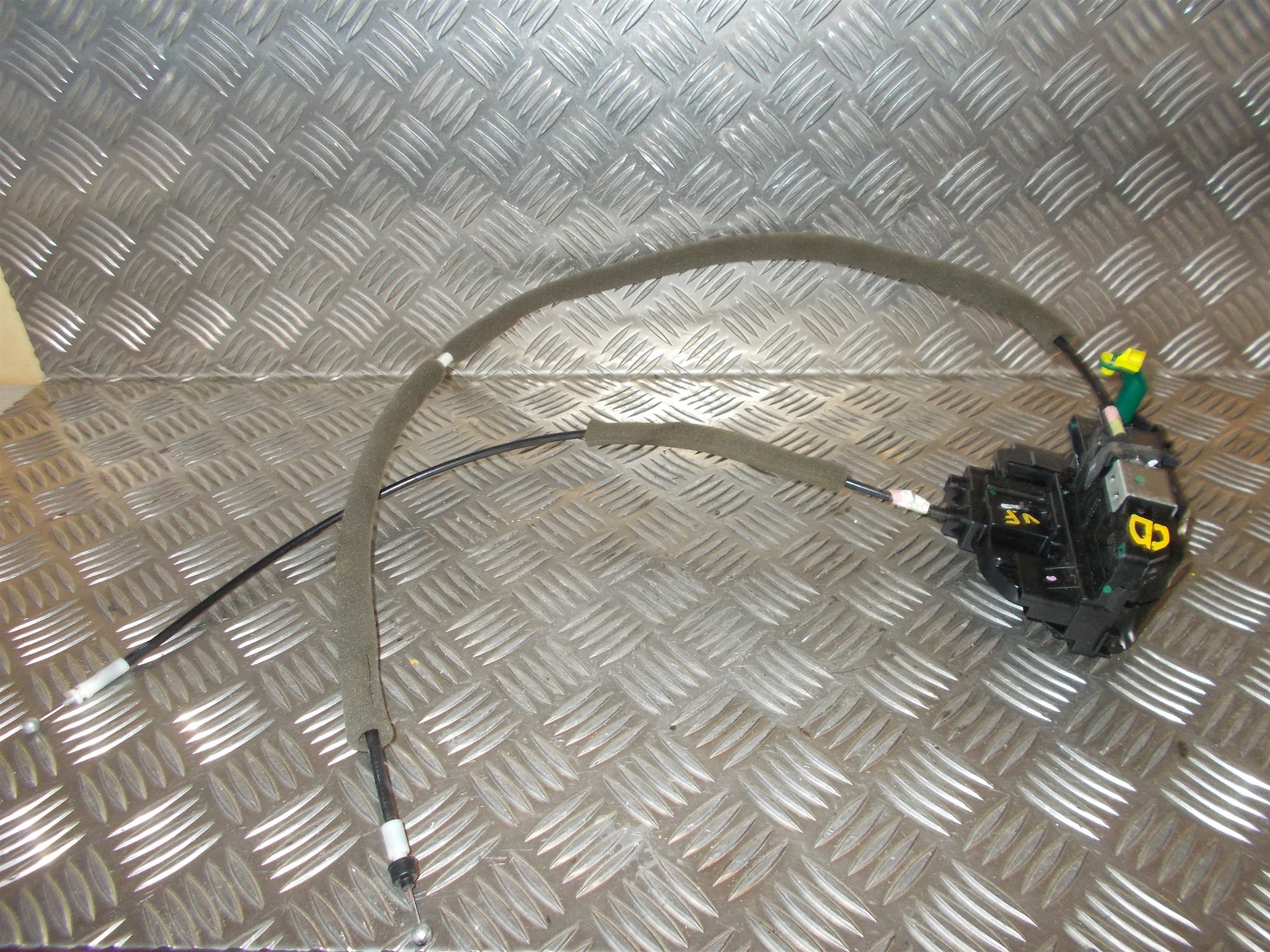 Nissan Note Dørlås Med OEM Nr. Ophugger Fra Nissan Ophugger