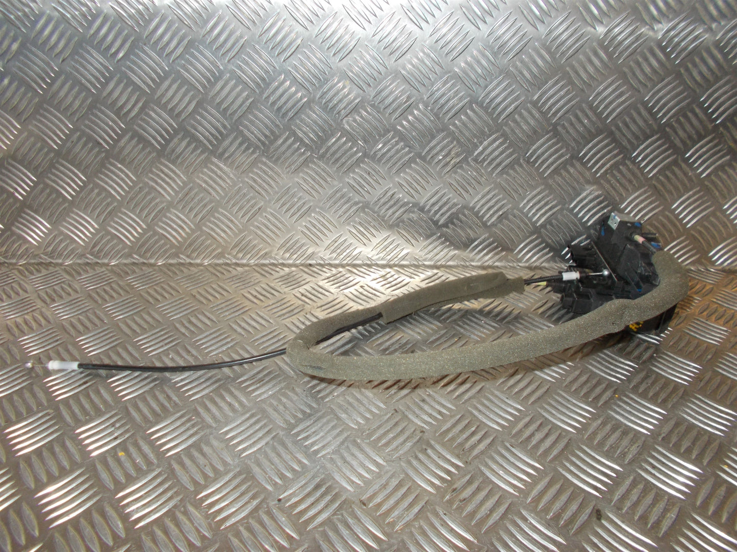 Nissan Note Dørlås Med OEM Nr. Ophugger Fra Nissan Ophugger