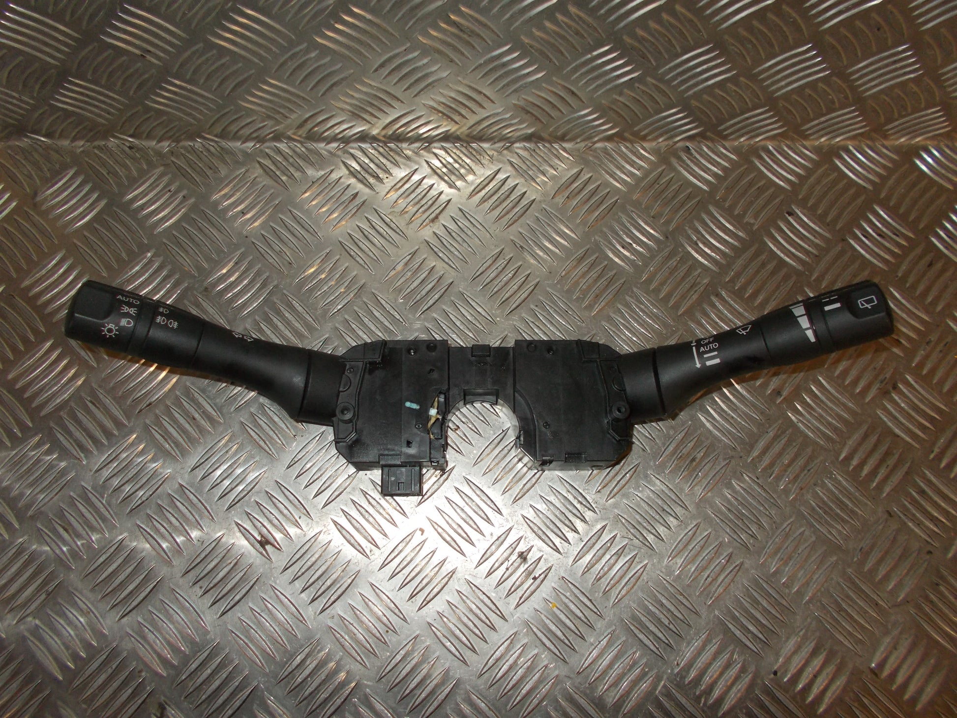 Nissan Note Kontakt Combi Med OEM Nr. 255601KK0C Fra Nissan Ophugger