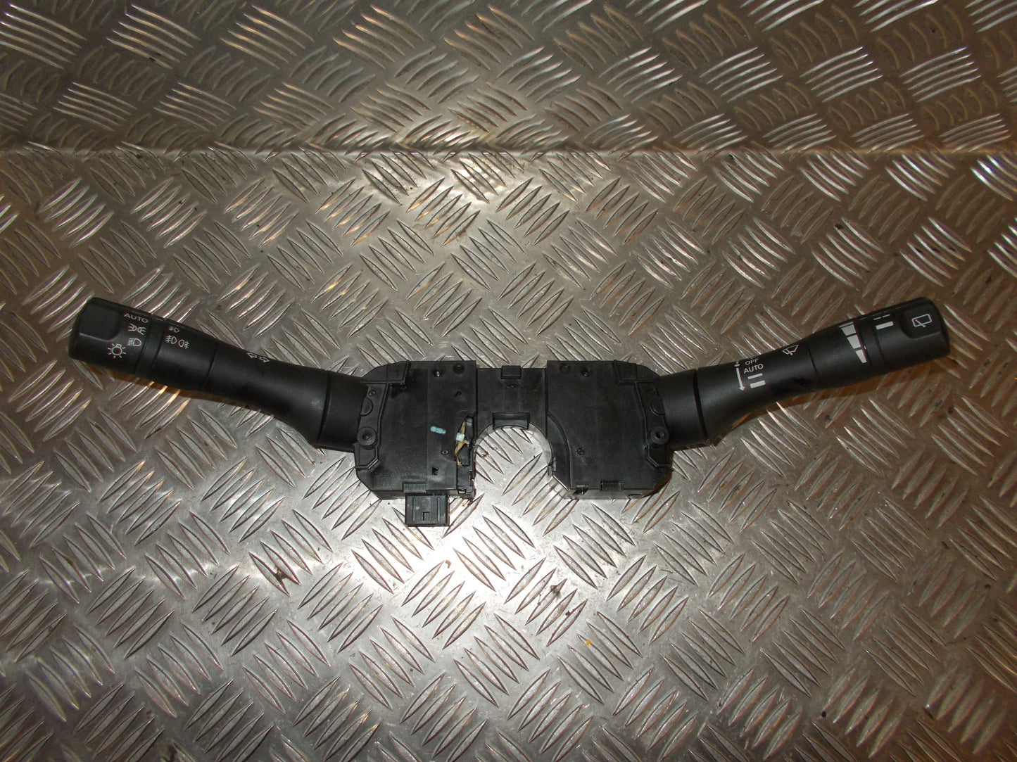 Nissan Note Kontakt Combi Med OEM Nr. 255601KK0C Fra Nissan Ophugger