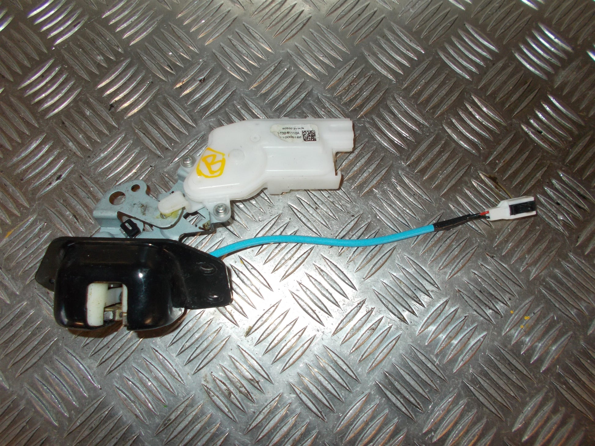 Nissan Note Dørlås Med OEM Nr. 905003VACA Fra Nissan Ophugger