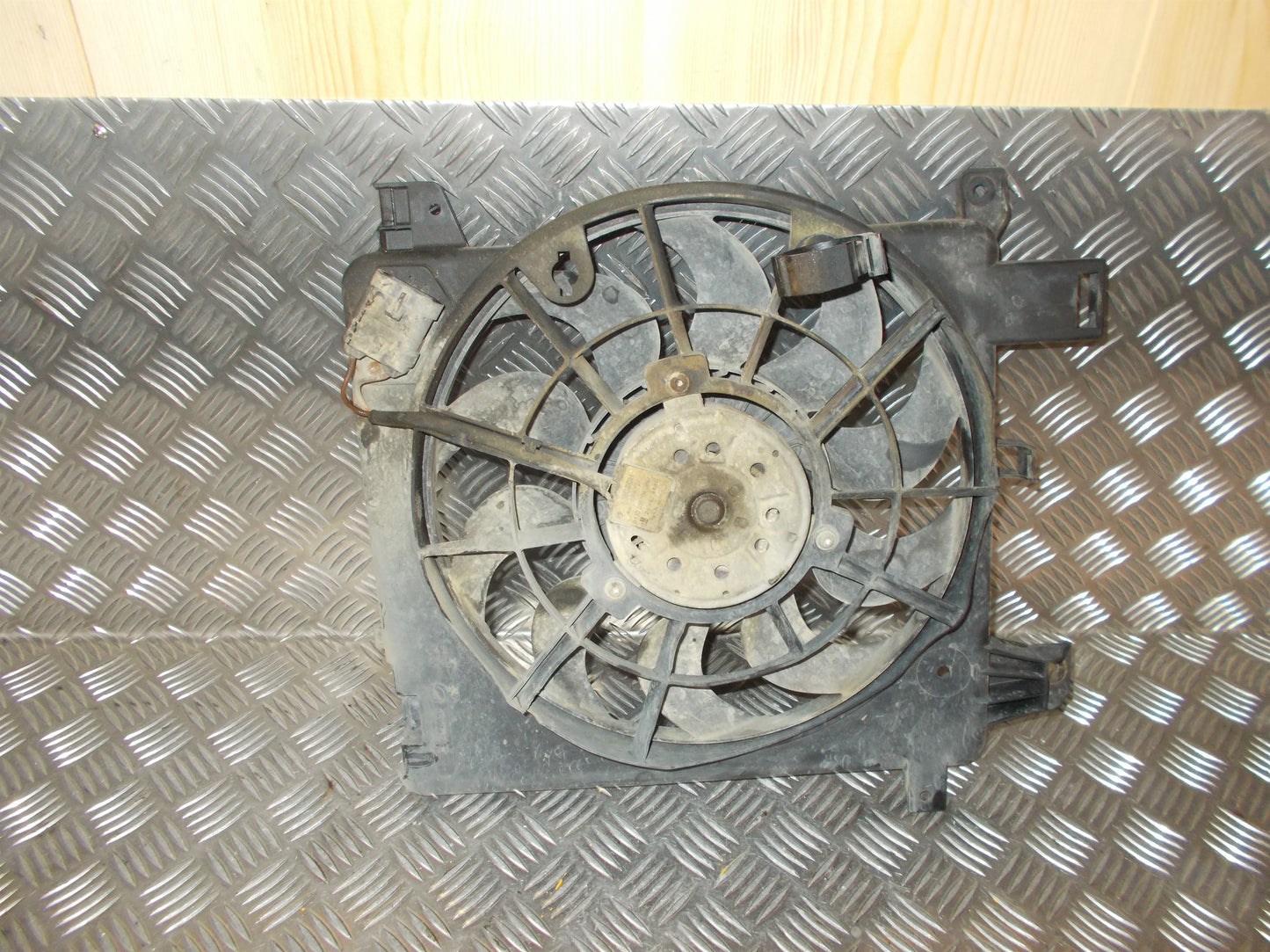 Opel Zafira B Kølerblæser El Med OEM Nr. Ophugger Fra Opel Ophugger