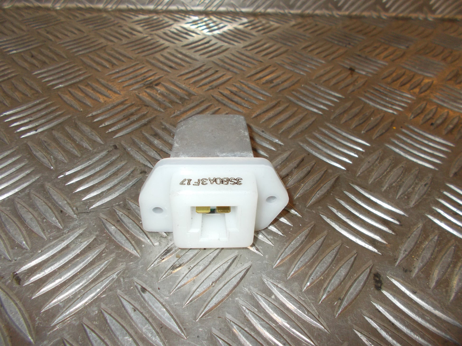 Nissan Note Varmemodstand Med OEM Nr. 3SB0A3F17 Fra Nissan Ophugger