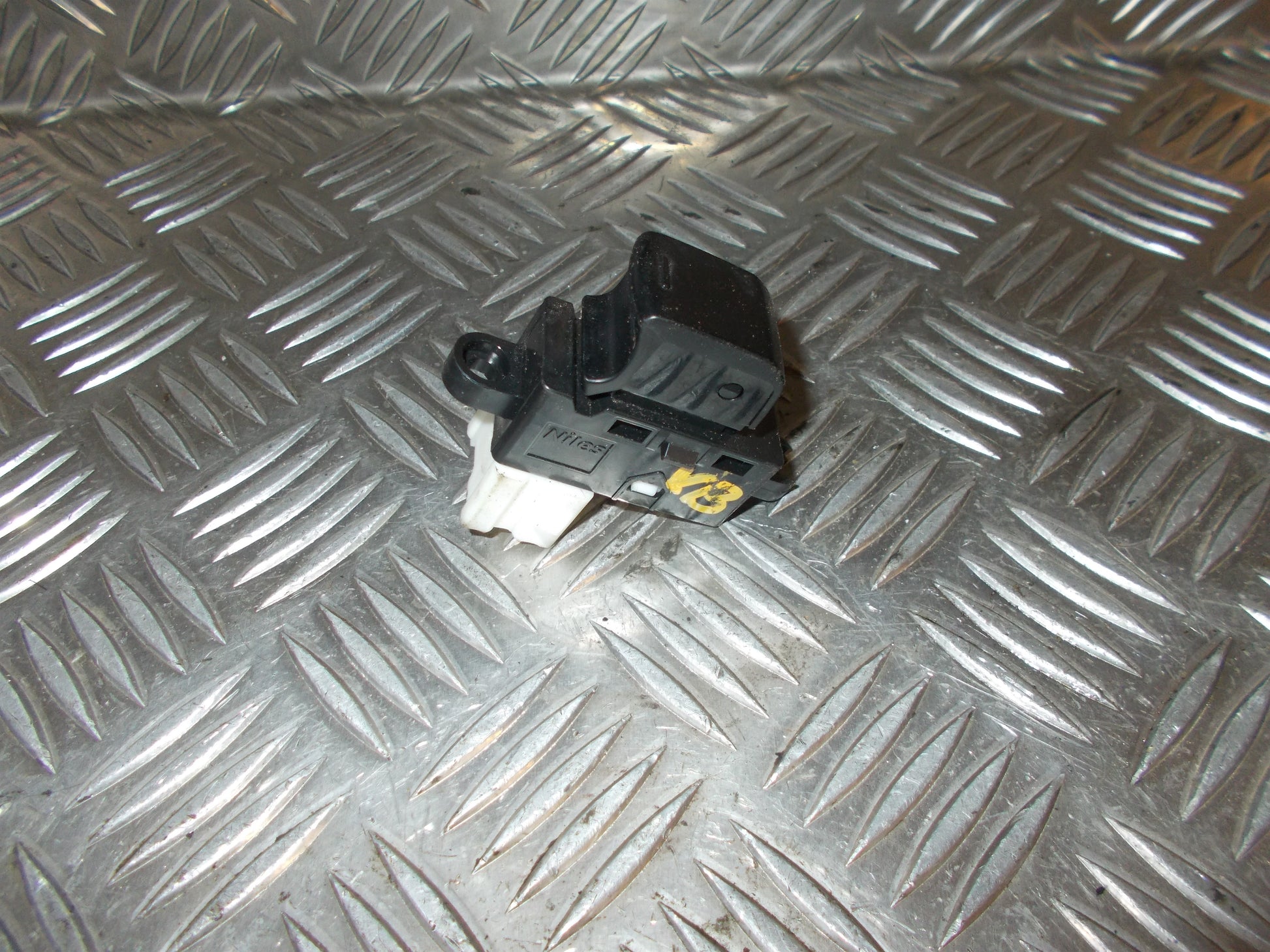 Nissan Note Kontakt Rudehejs Med OEM Nr. 3705SN Fra Nissan Ophugger