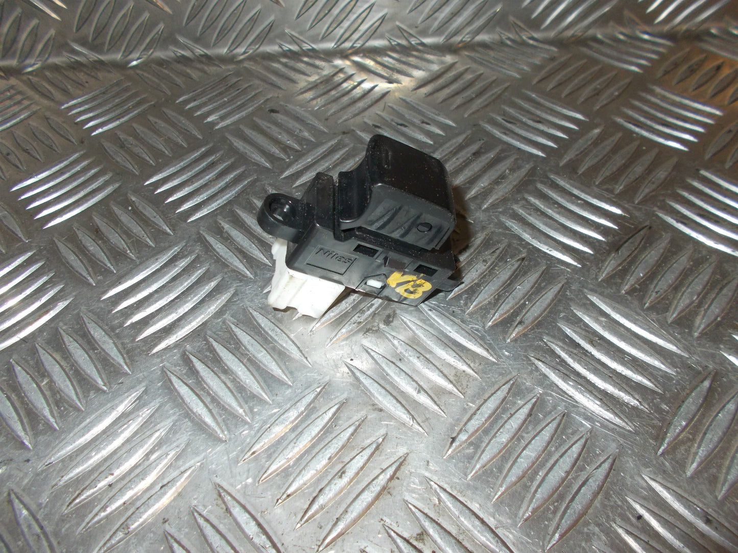 Nissan Note Kontakt Rudehejs Med OEM Nr. 3705SN Fra Nissan Ophugger