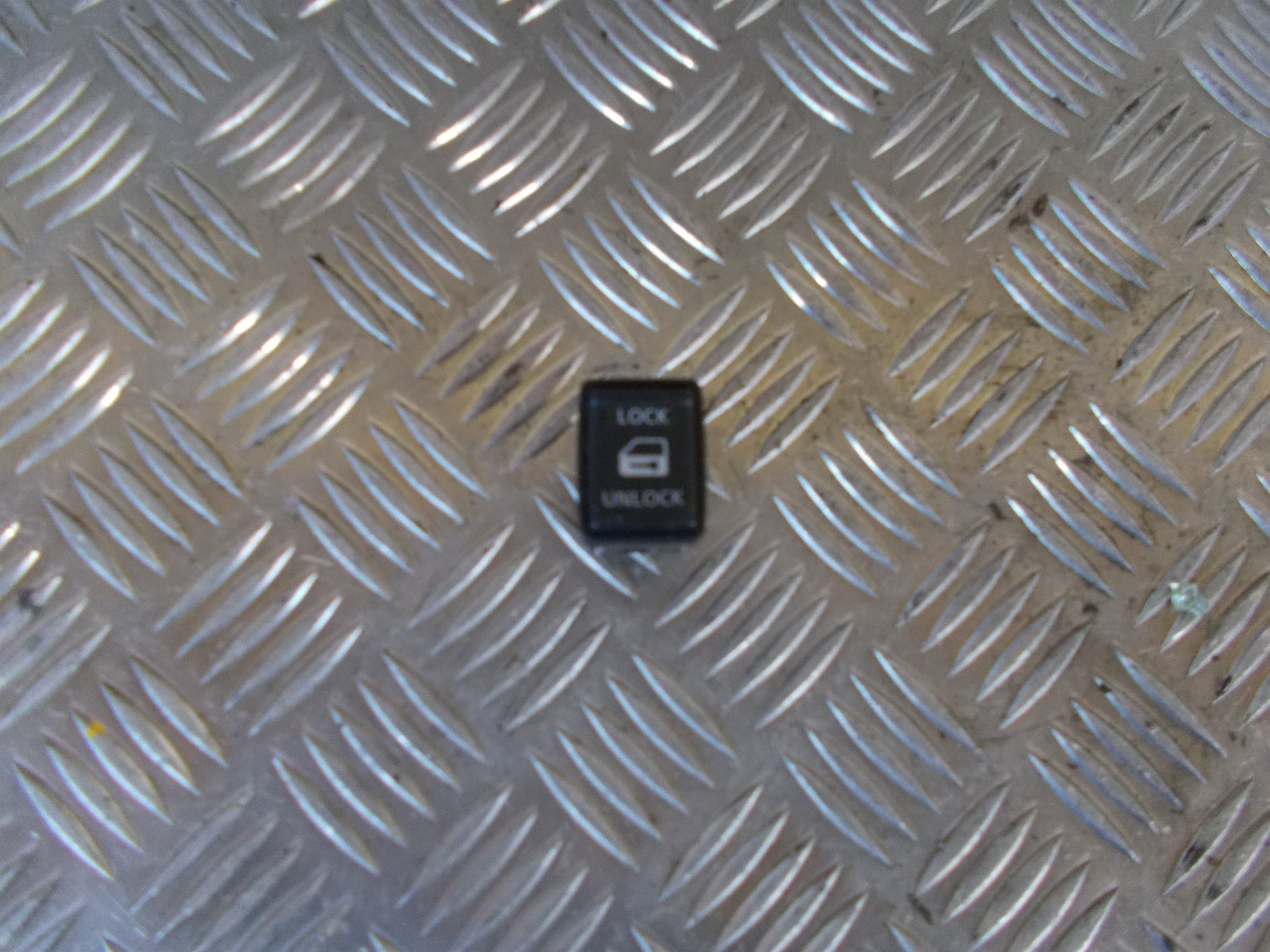 Nissan Note Kontakt Rudehejs Med OEM Nr. 13620MD Fra Nissan Ophugger